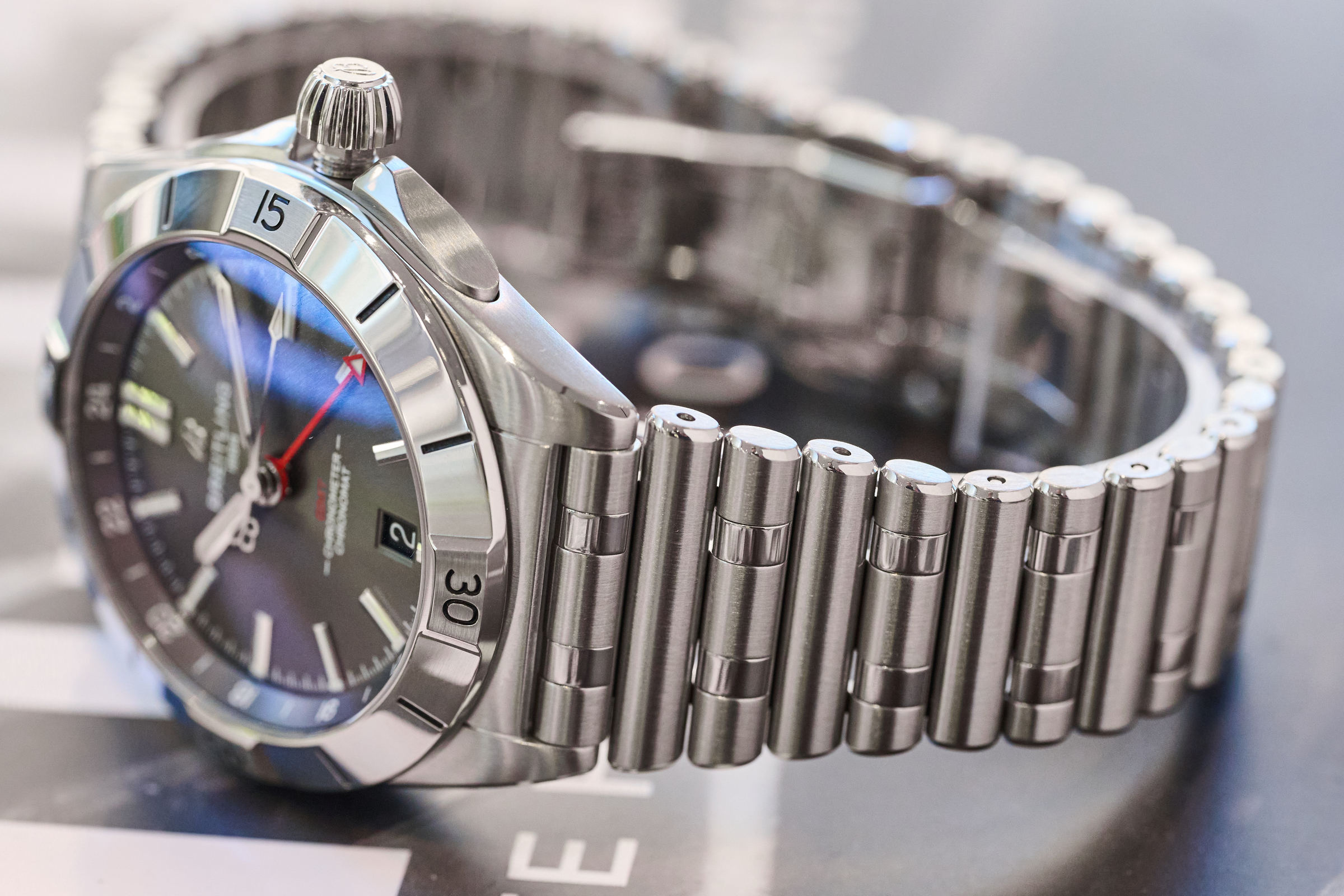 The rouleaux bracelet on the new Breitling Chronomat Automatic GMT.