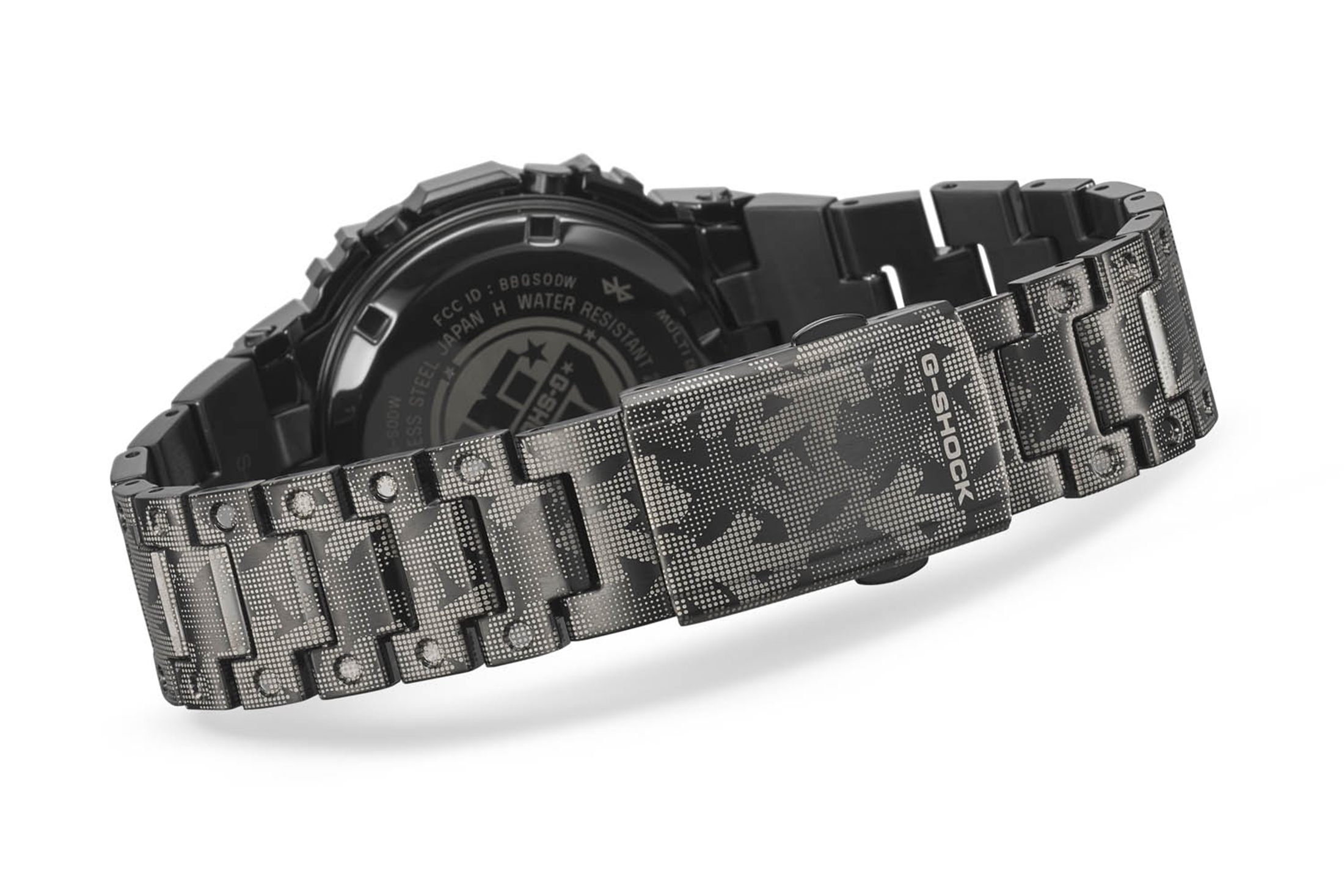 The bracelet and design patter on the GMWB5000EH-1