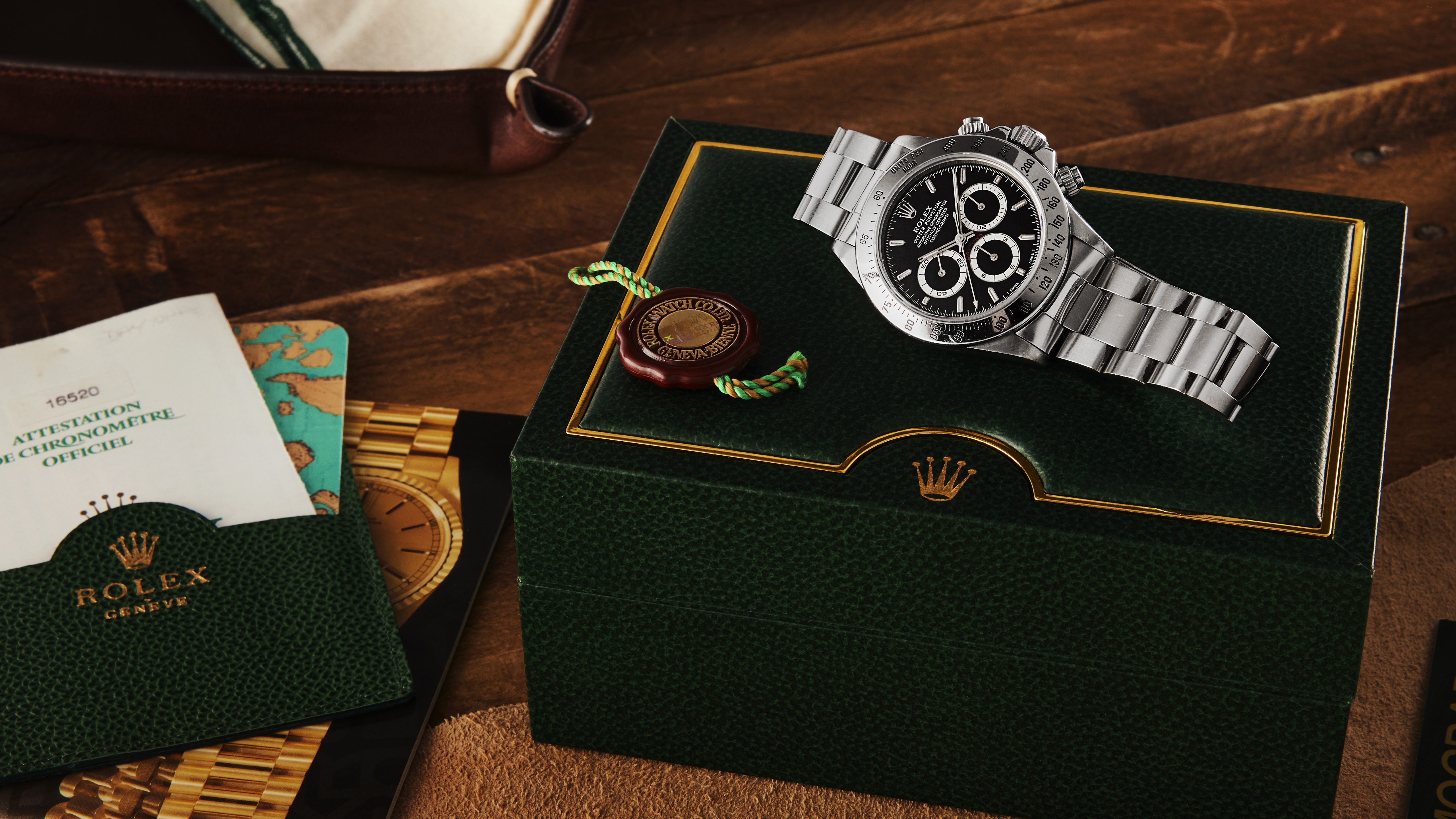 ROLEX デイトナの内外箱と付属品セット ロレックス デイトナ、箱・保証書・その他が付属する希少な3本の