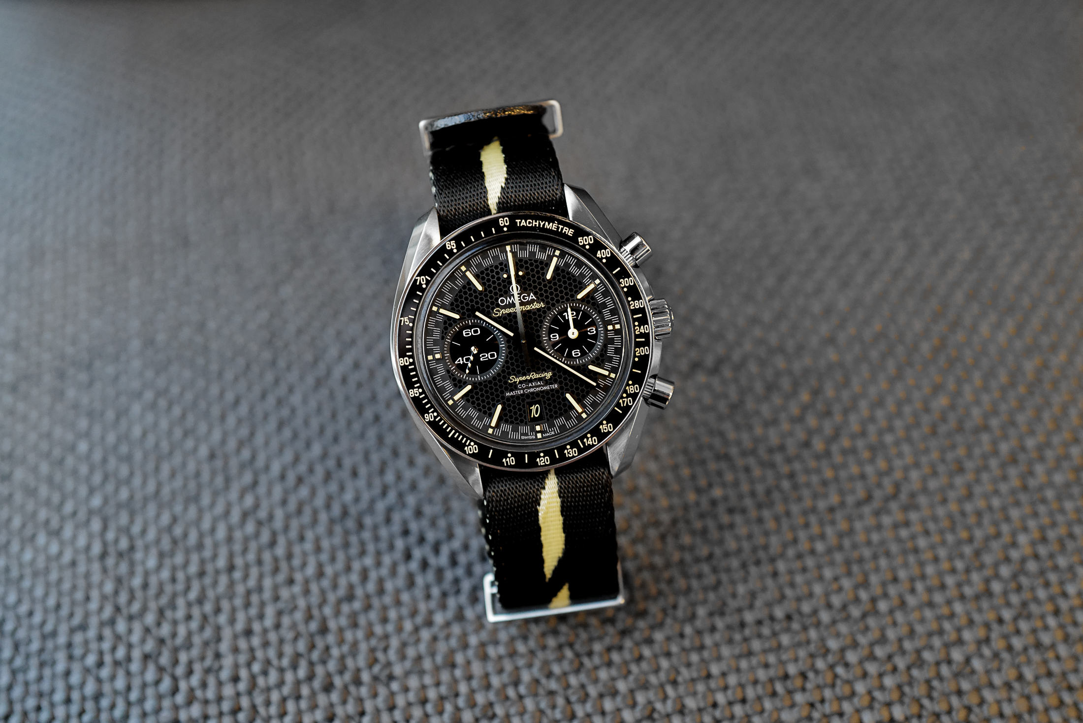 Introducing: オメガ スピードマスター スーパーレーシングで精度の新