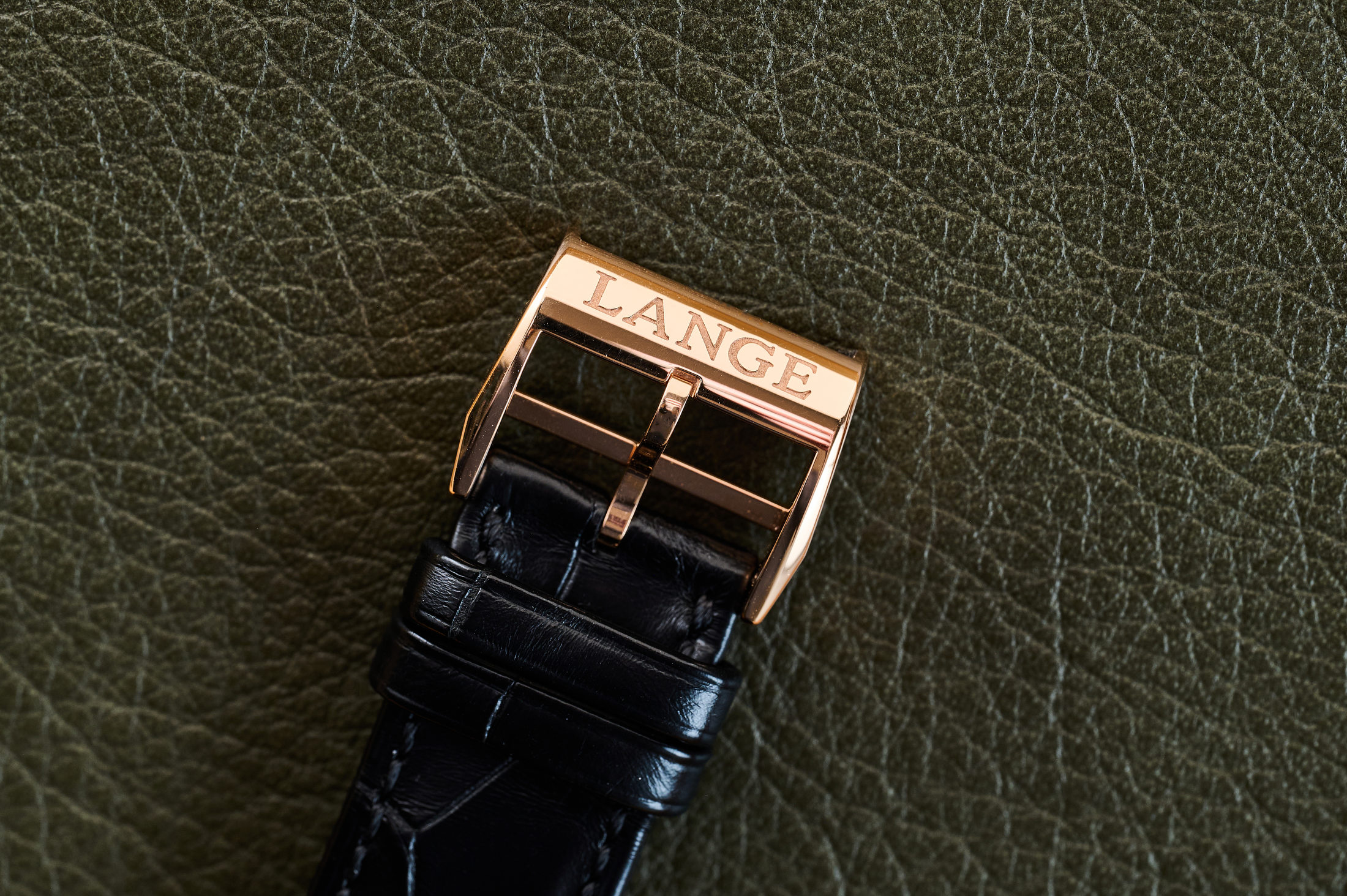 The buckle of a Lange Strap