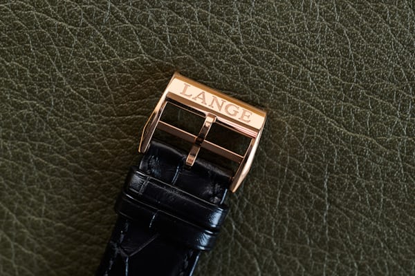The buckle of a Lange Strap