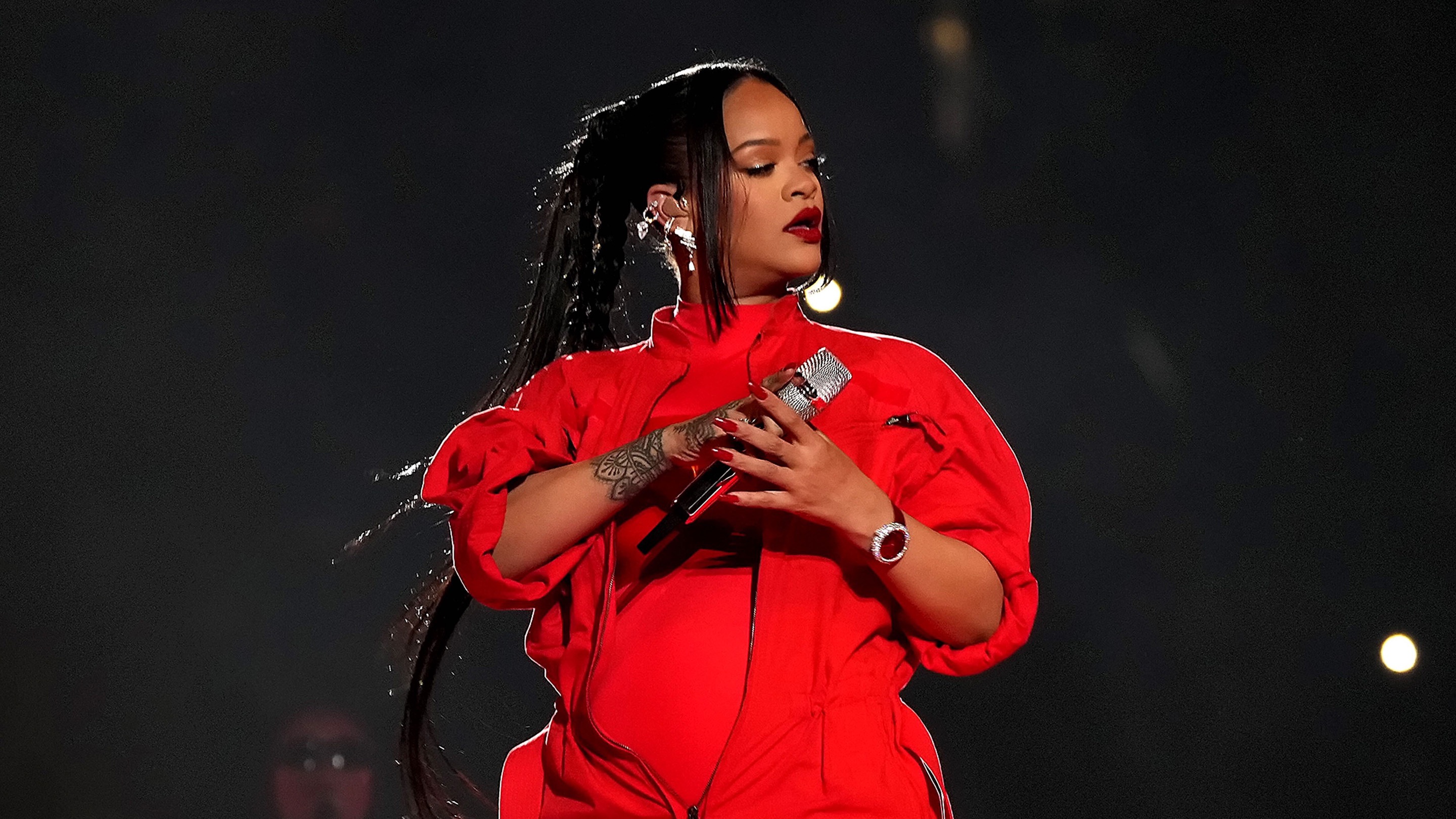 Watch Spotting: リアーナと、第57回スーパーボウルで印象的だった時計