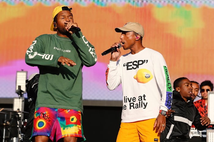 Pharrell performing with Shay
