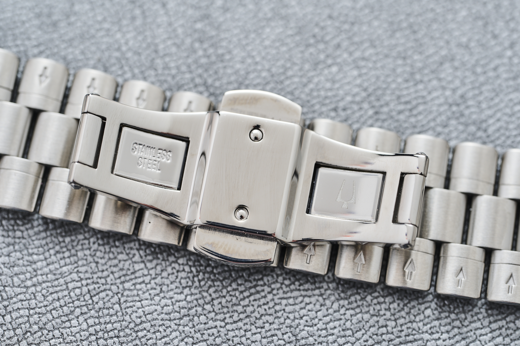 アキュトロン アストロノートのバタフライクラスプ