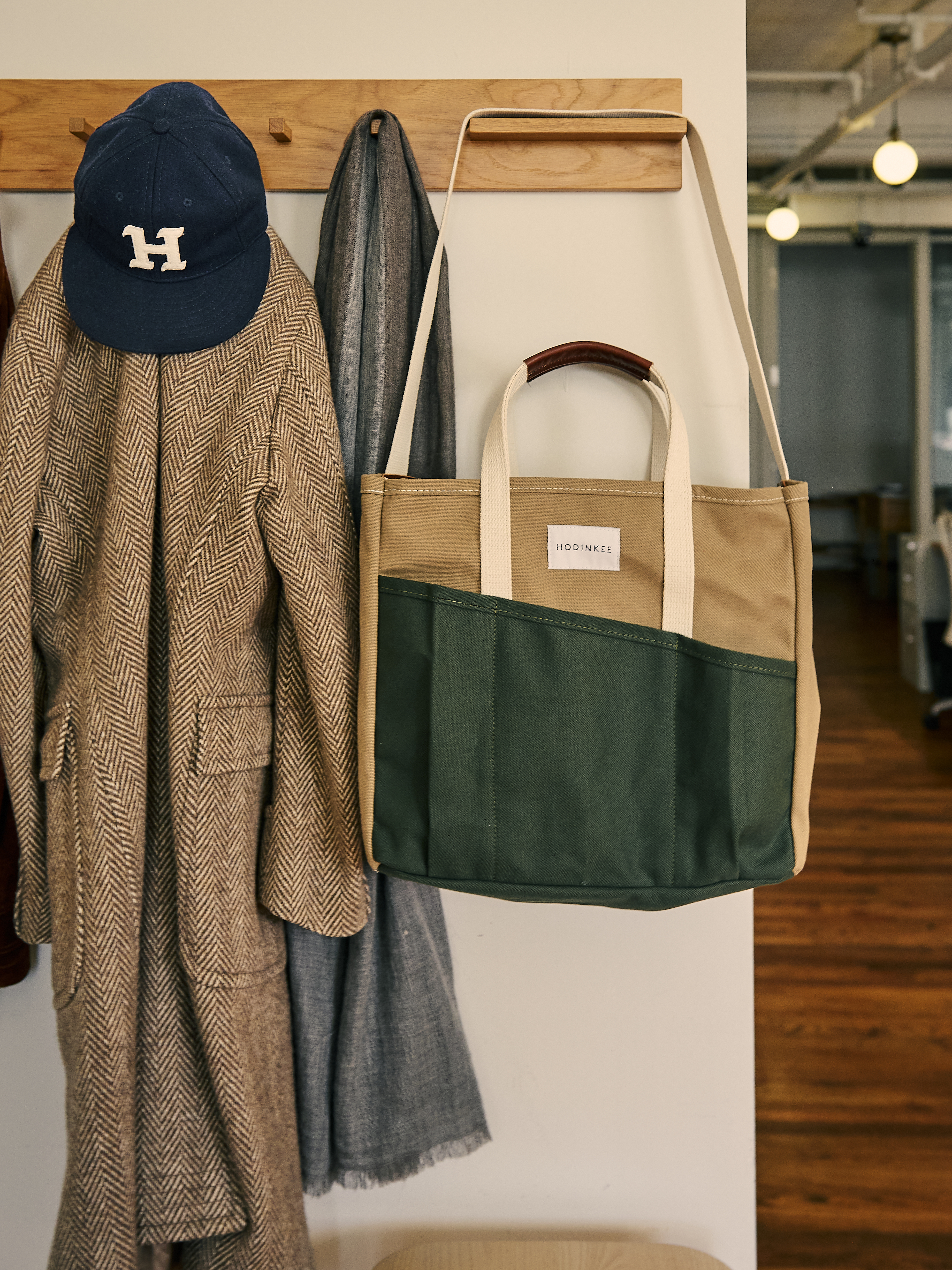 HODINKEE　6パネル ハット（ネイビーウール）　ユーティリティ トート（カーキ＆オリーブ）