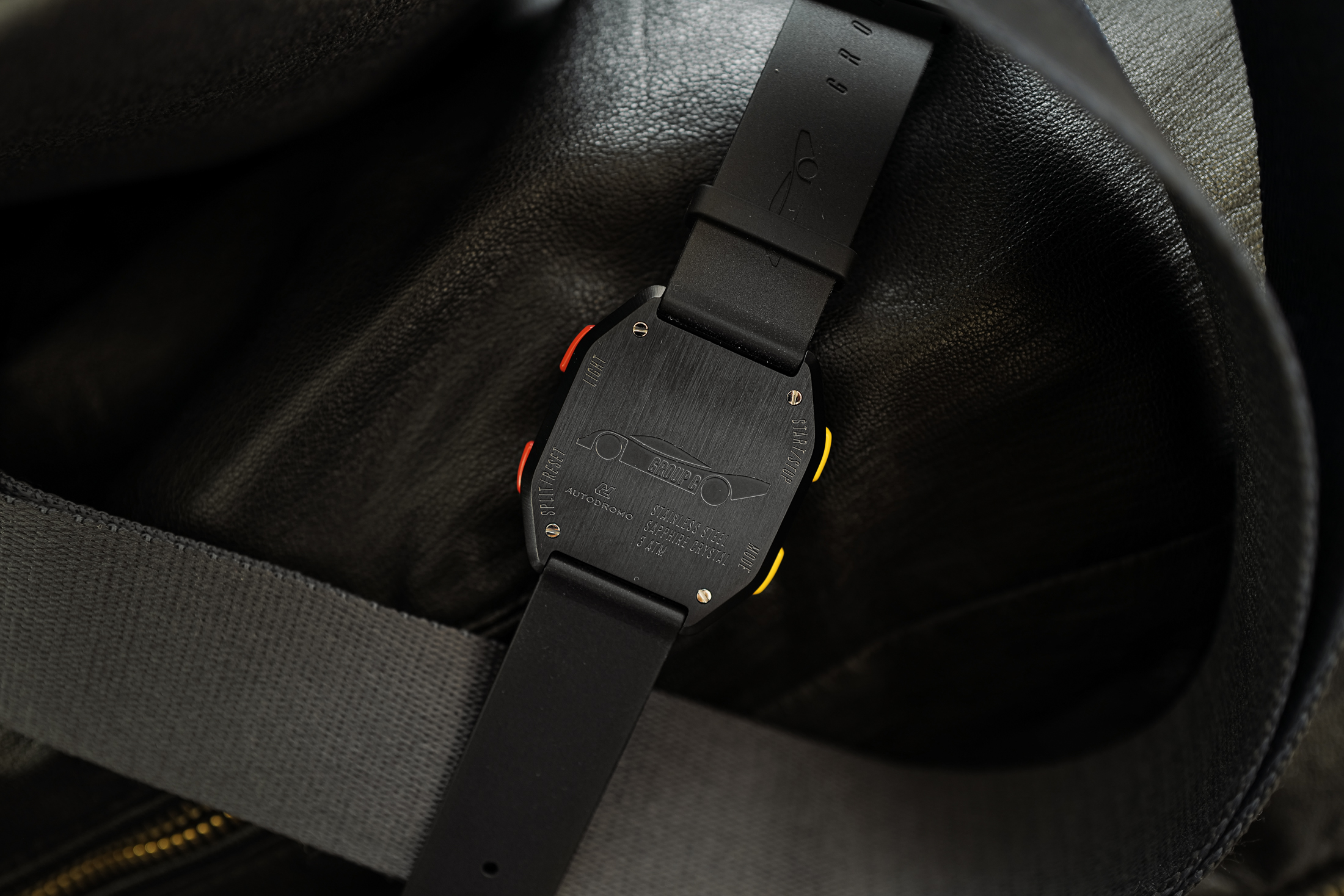 アウトドローモ　グループC、DLCブラック、レッド＆イエローアクセント