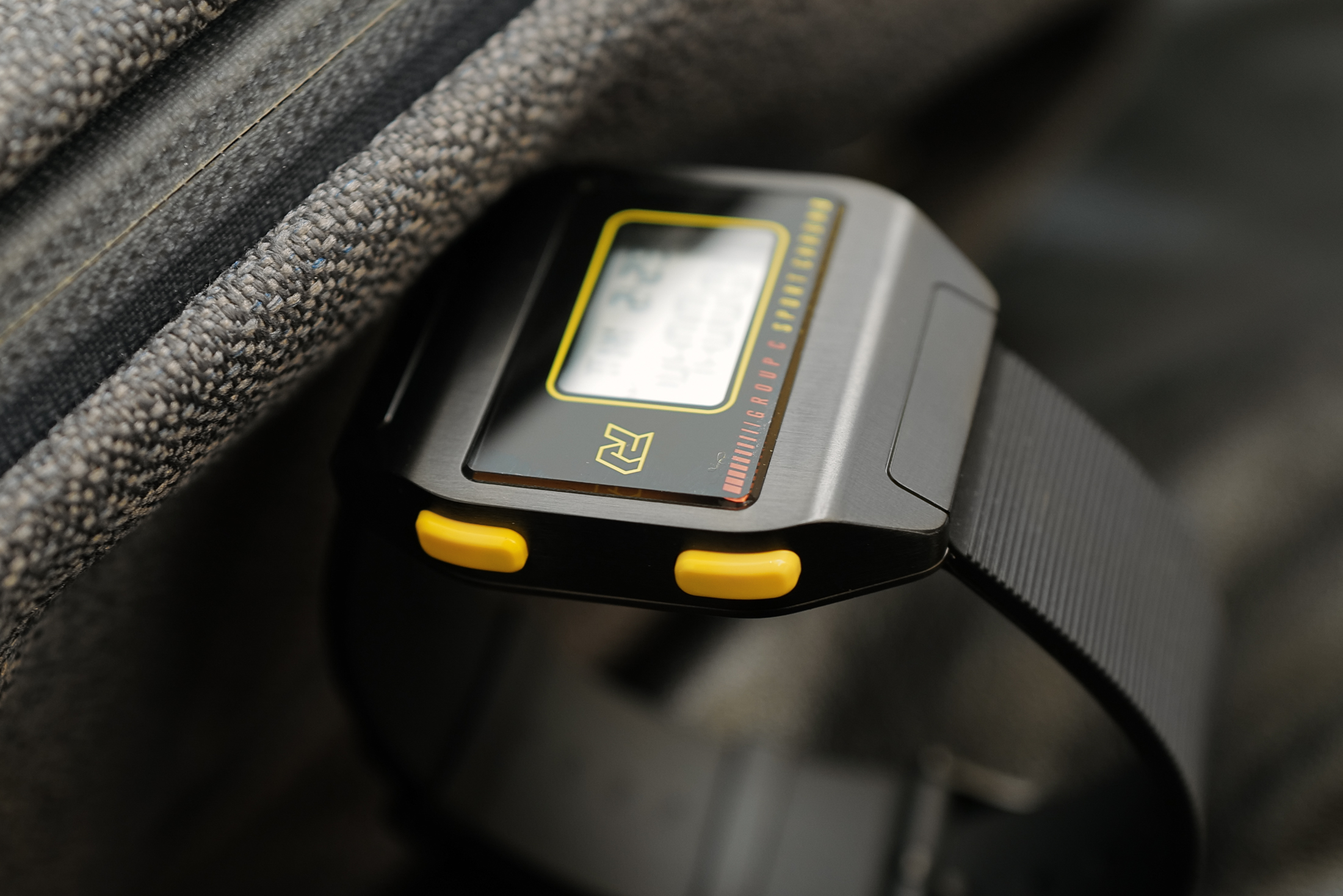 アウトドローモ　グループC、DLCブラック、レッド＆イエローアクセント