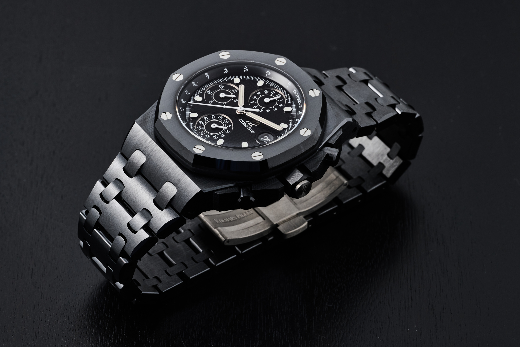 オーデマ ピゲ　ロイヤル オーク オフショア クロノグラフ ブラックセラミックのサイドビュー