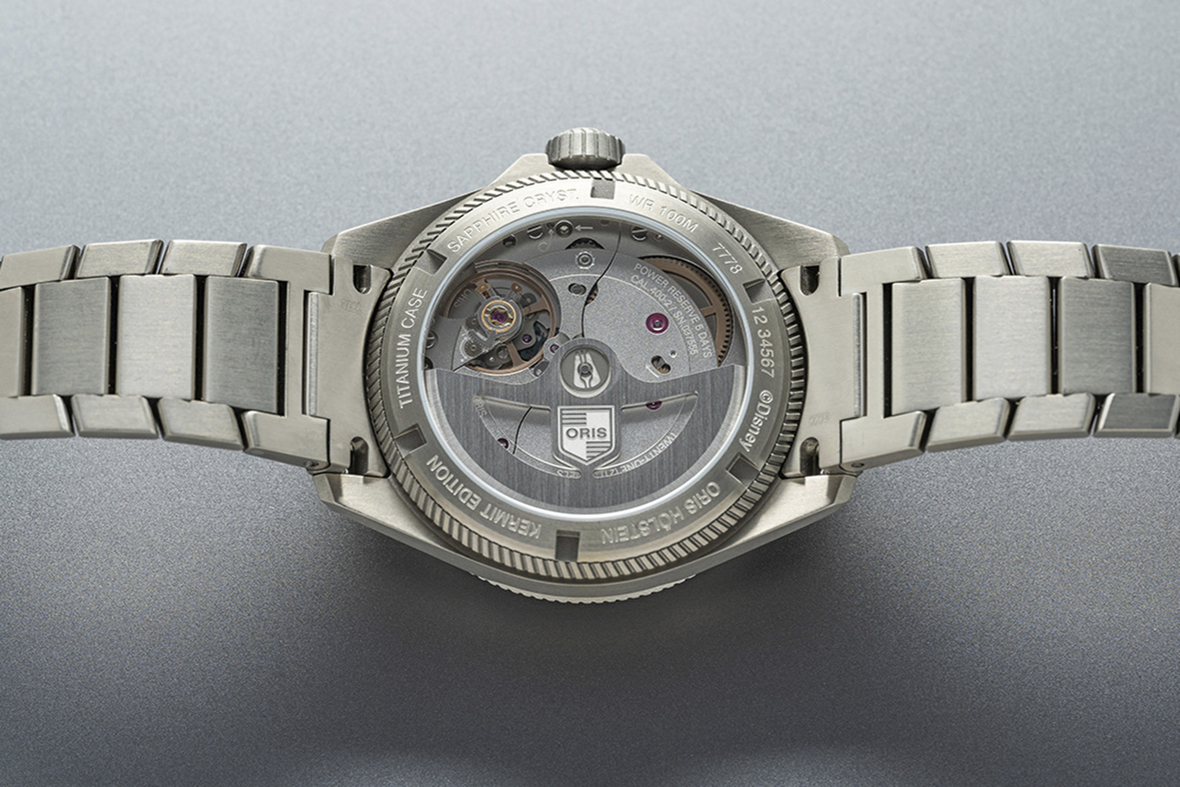 オリス　プロパイロットX キャリバー400 カーミット エディションの裏蓋