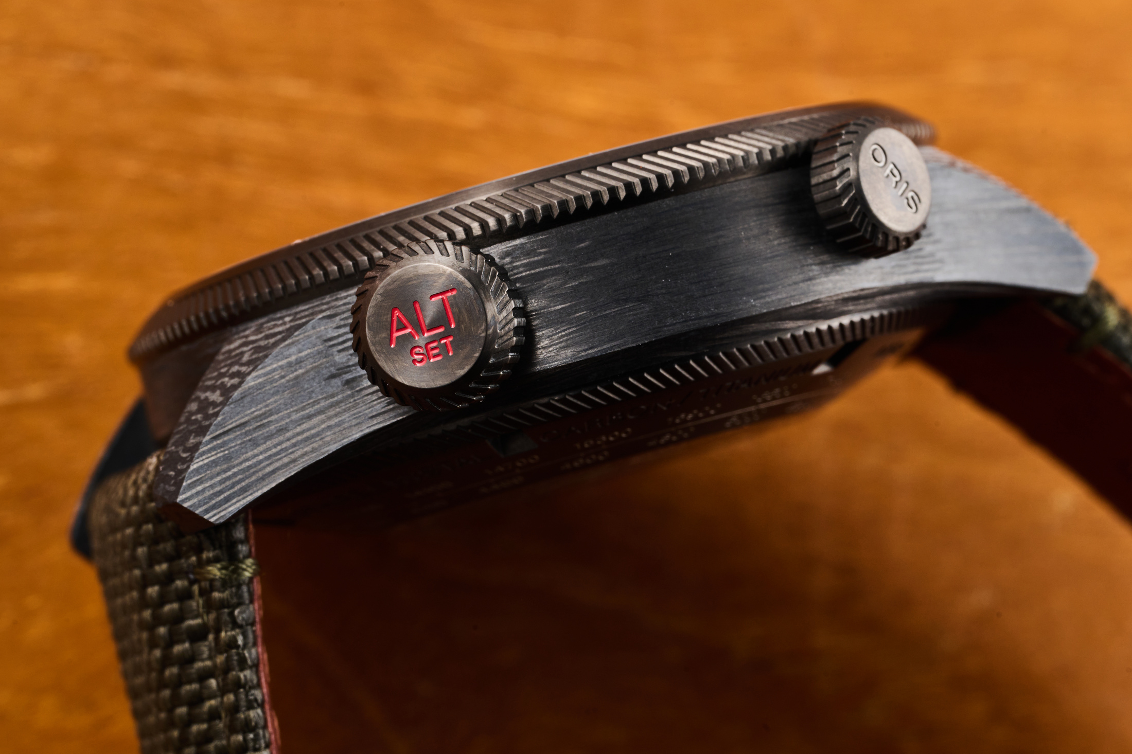 オリス　プロパイロット アルティメーターのケースサイド