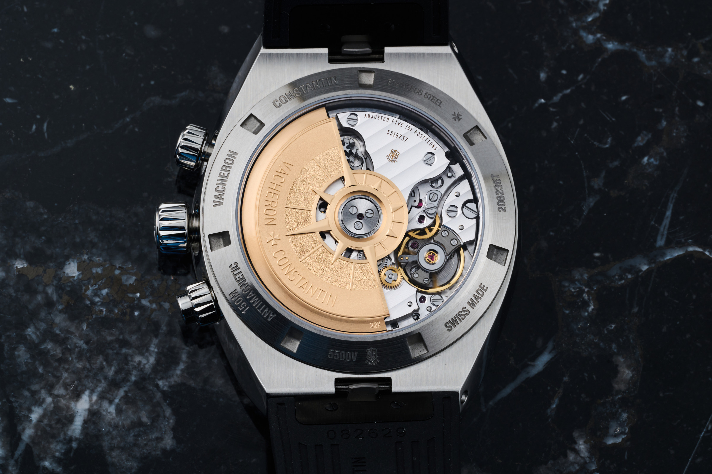ヴァシュロン・コンスタンタン　パンダダイヤルのオーヴァーシーズ・クロノグラフ裏蓋