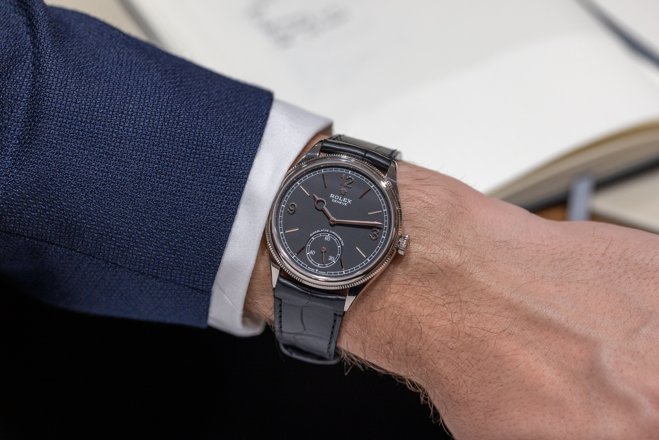 ロレックス　パーペチュアル 1908コレクション、WG＆ブラックダイヤルのリストショット