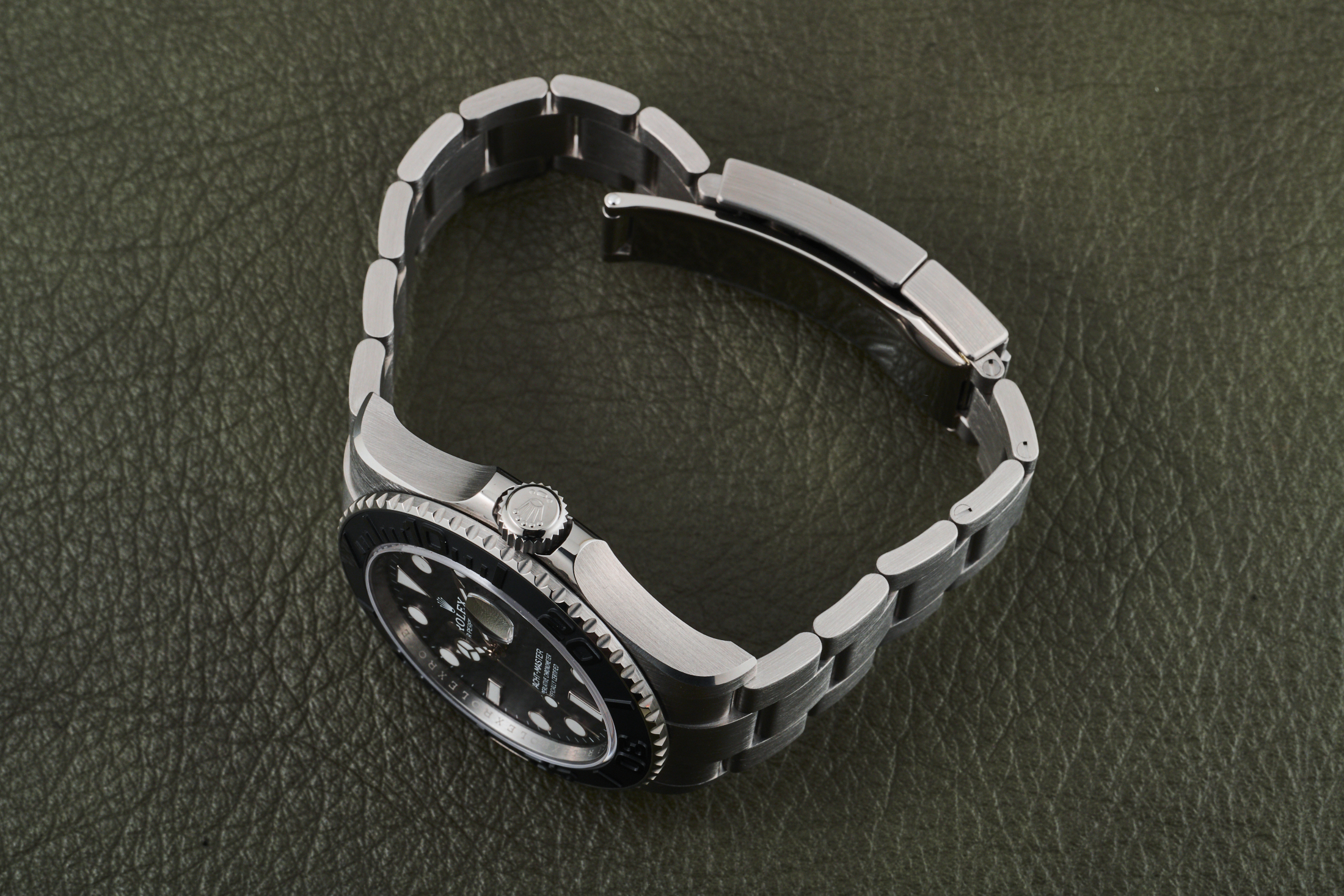 ロレックス　チタン製ヨットマスター42の横置きイメージ