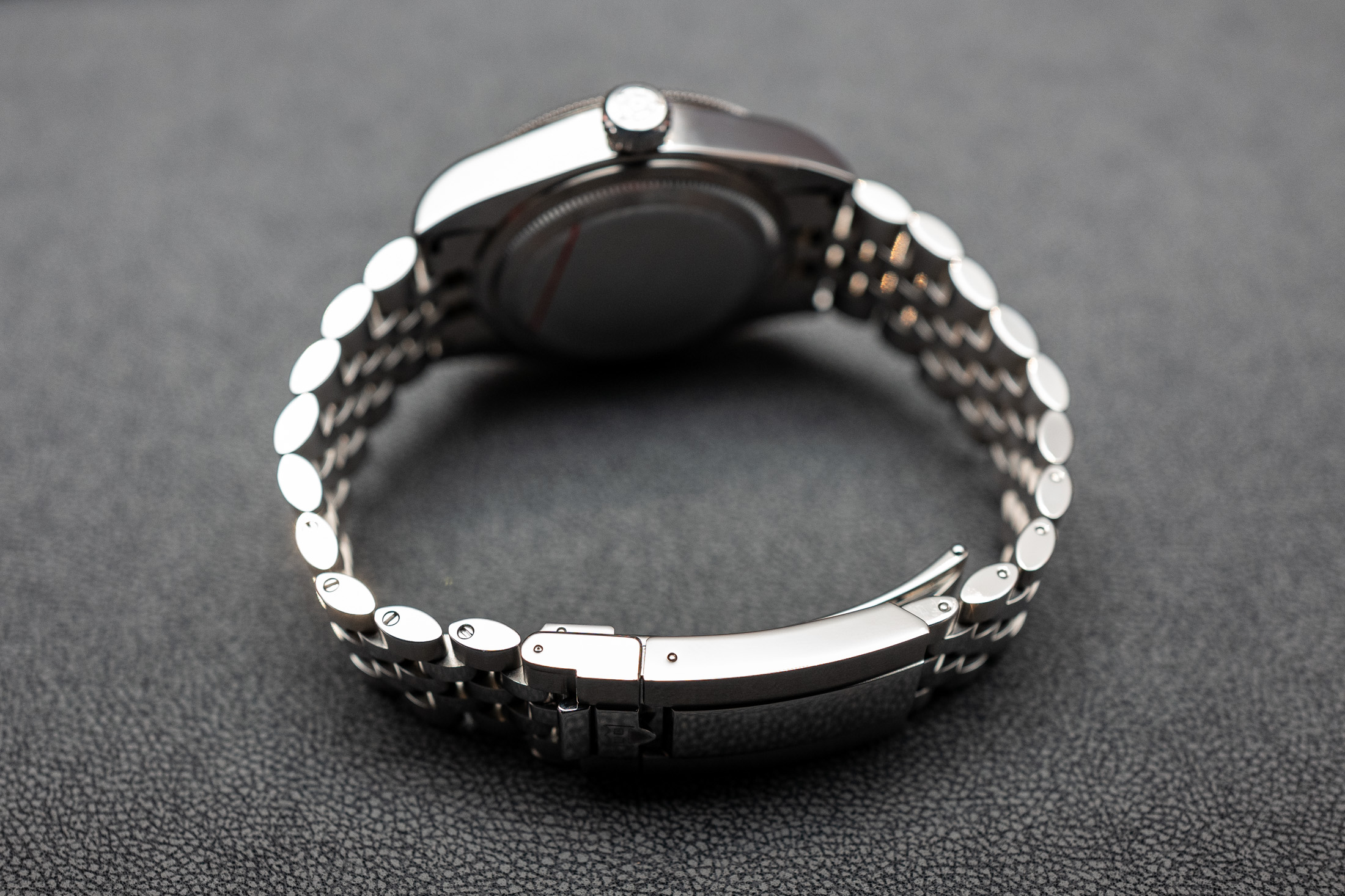 チューダー　ブラックベイ バーガンディ