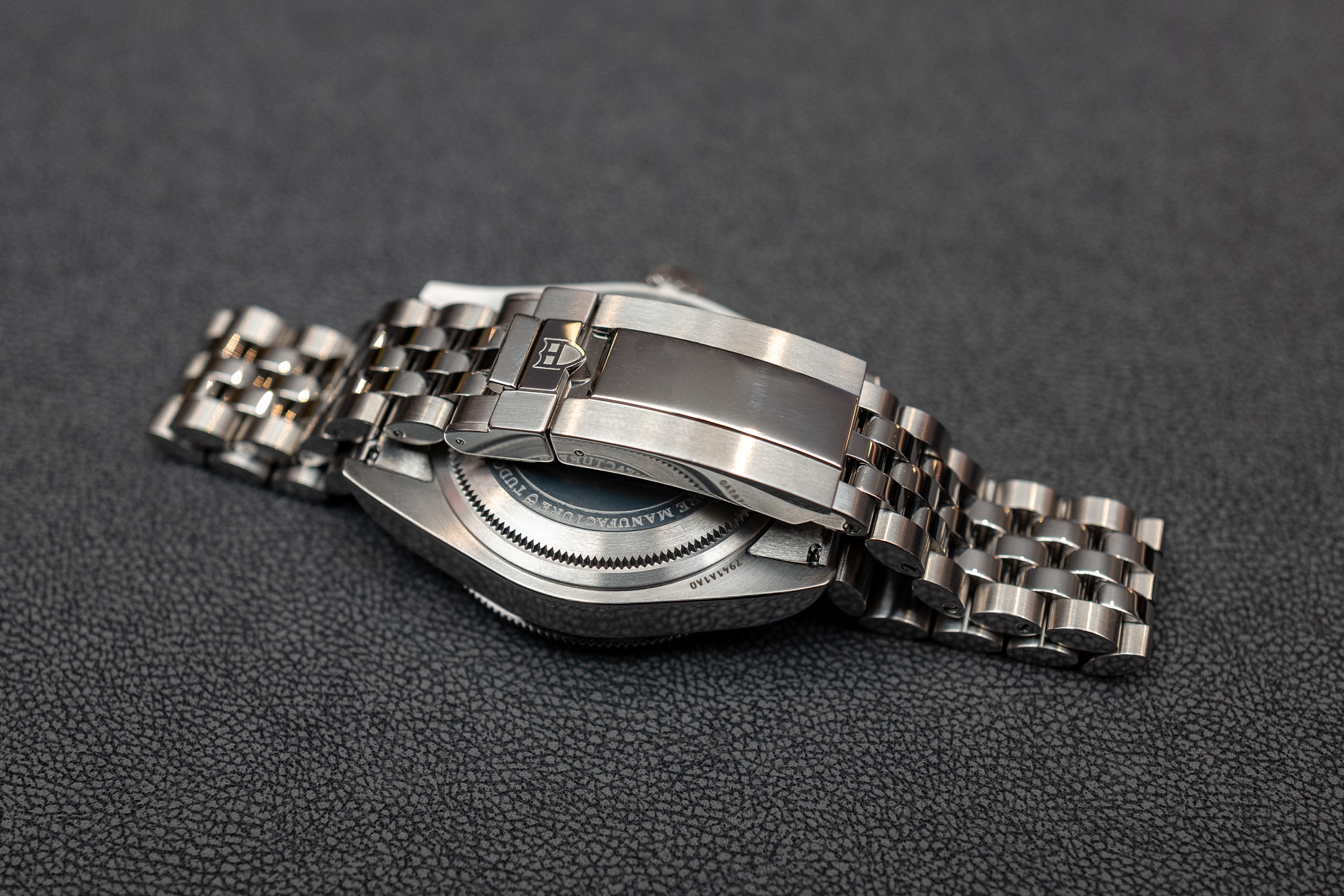 チューダー　ブラックベイ バーガンディのクラスプ