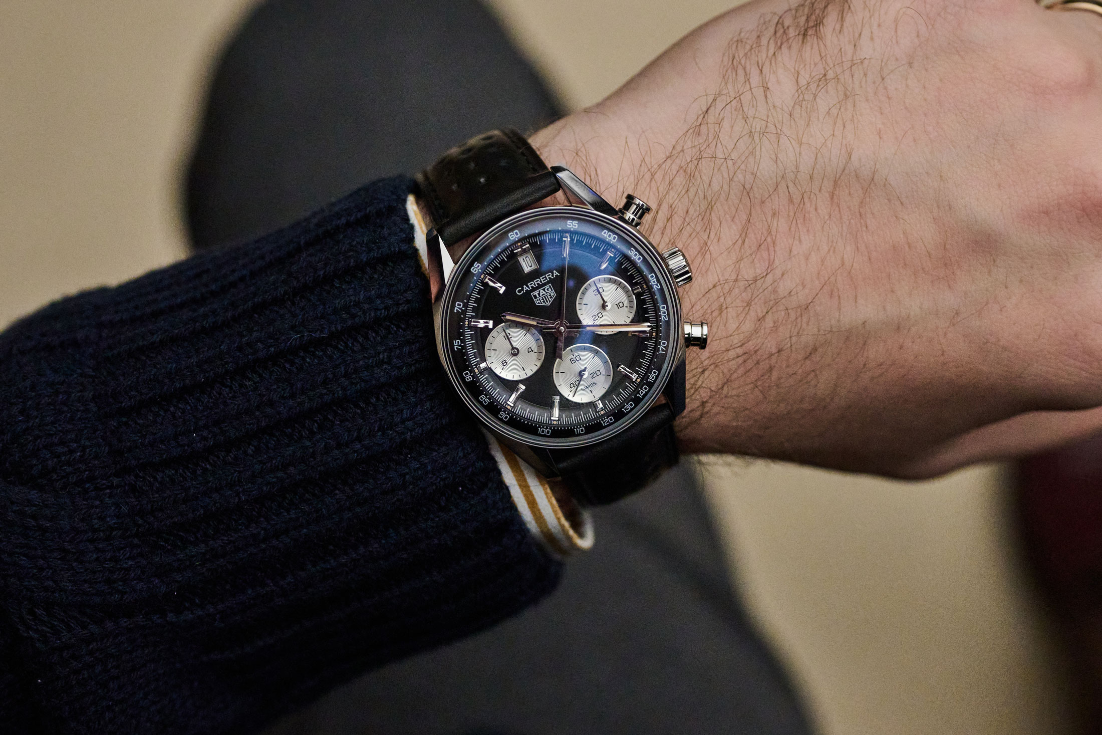 タグ・ホイヤー　カレラ クロノグラフ、ブラックエディションのリストショット