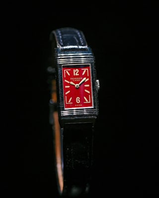 vintage reverso luxe red dial