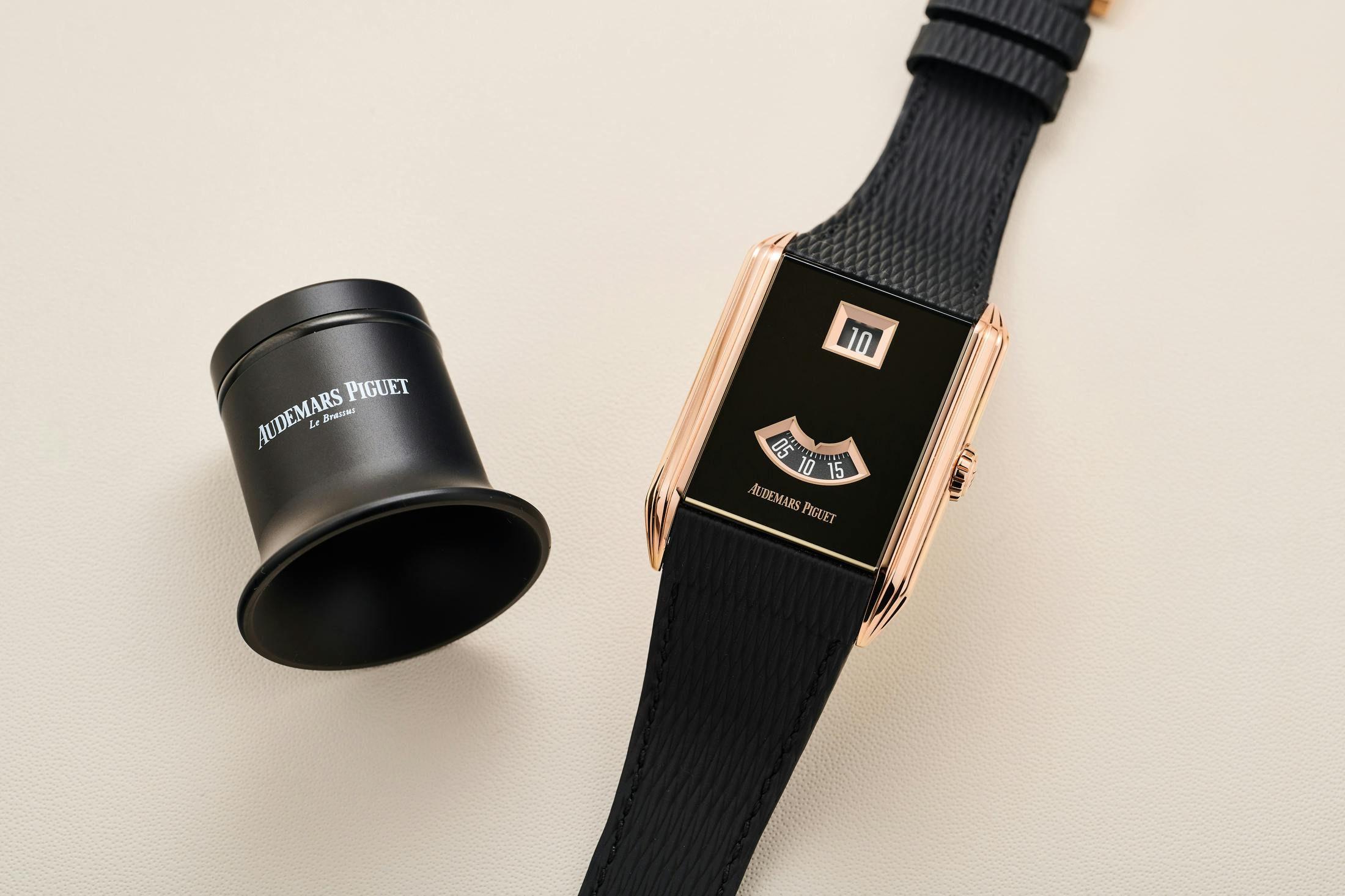 Neo Frame Jumping Hour