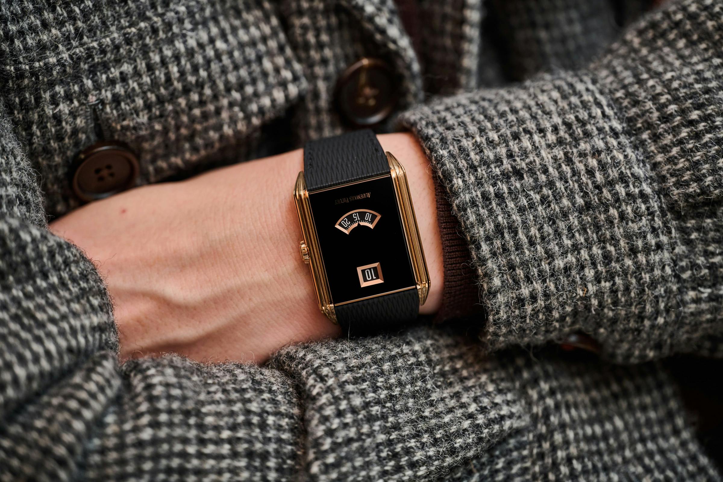 Neo Frame Jumping Hour