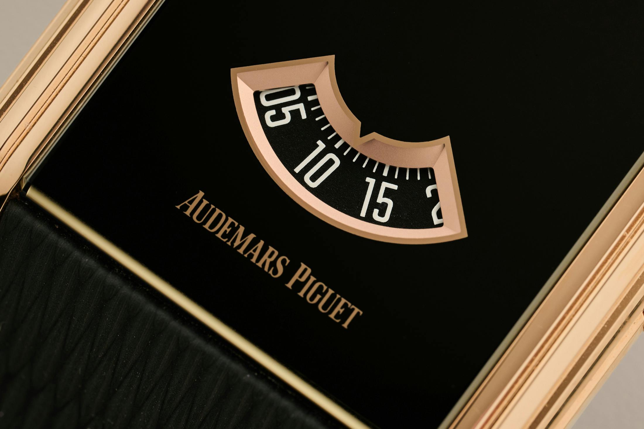 Neo Frame Jumping Hour