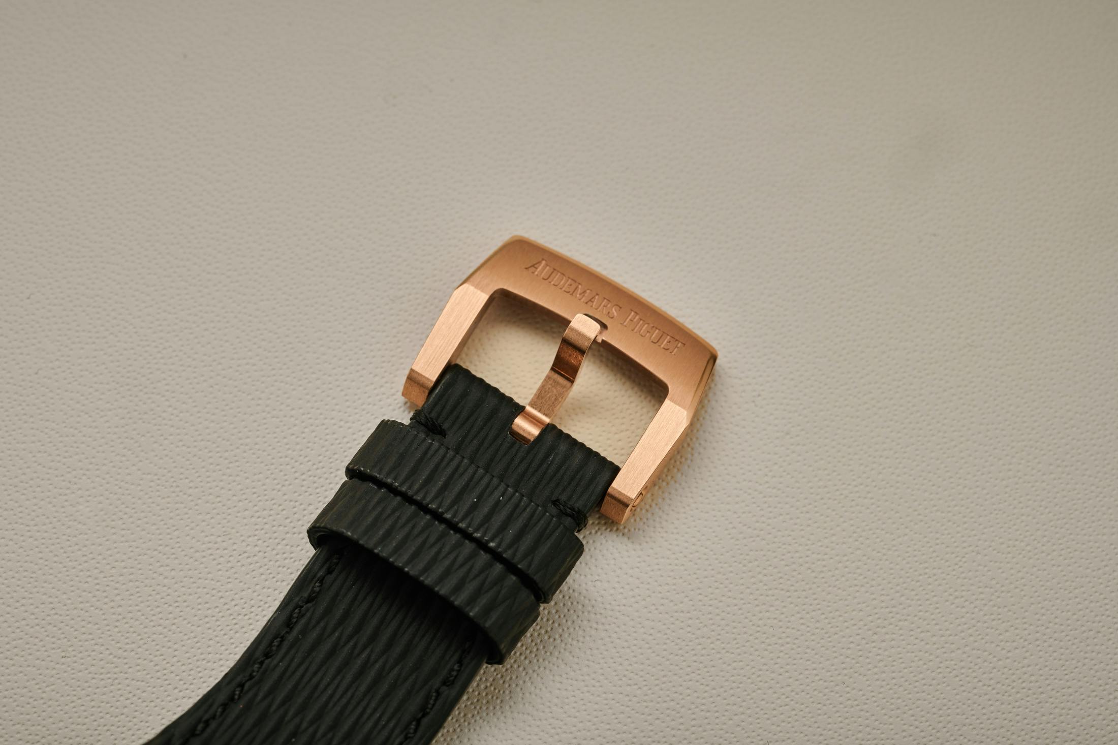 Neo Frame Jumping Hour