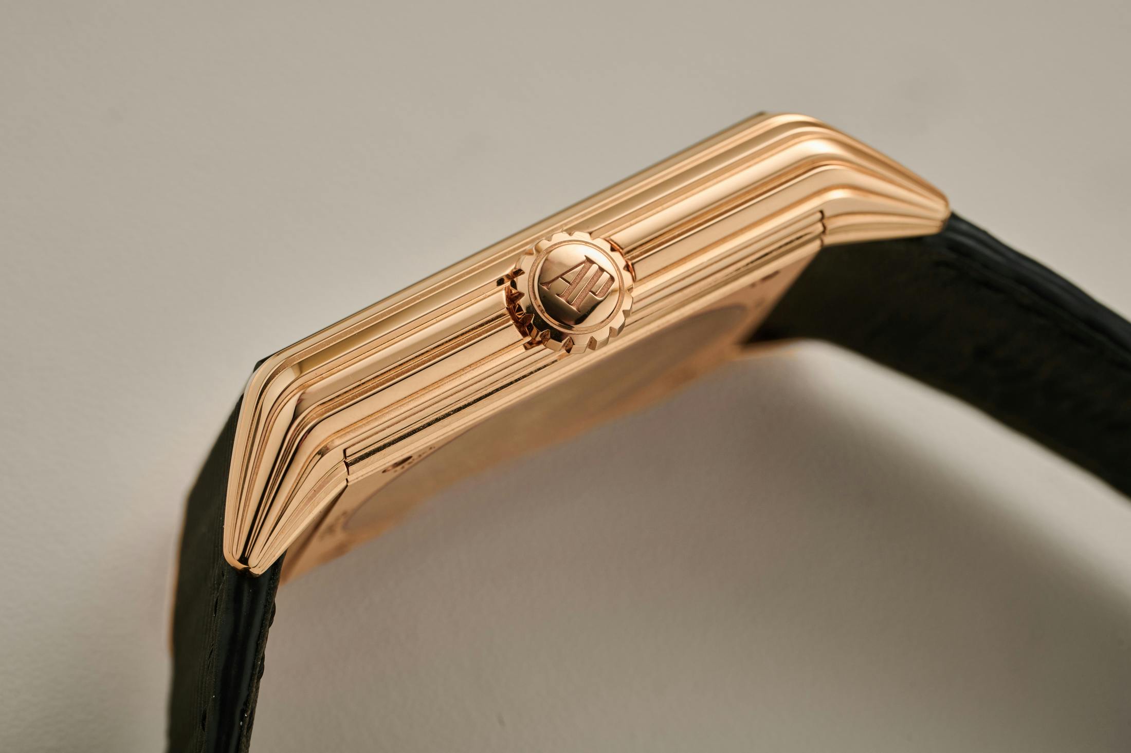 Neo Frame Jumping Hour