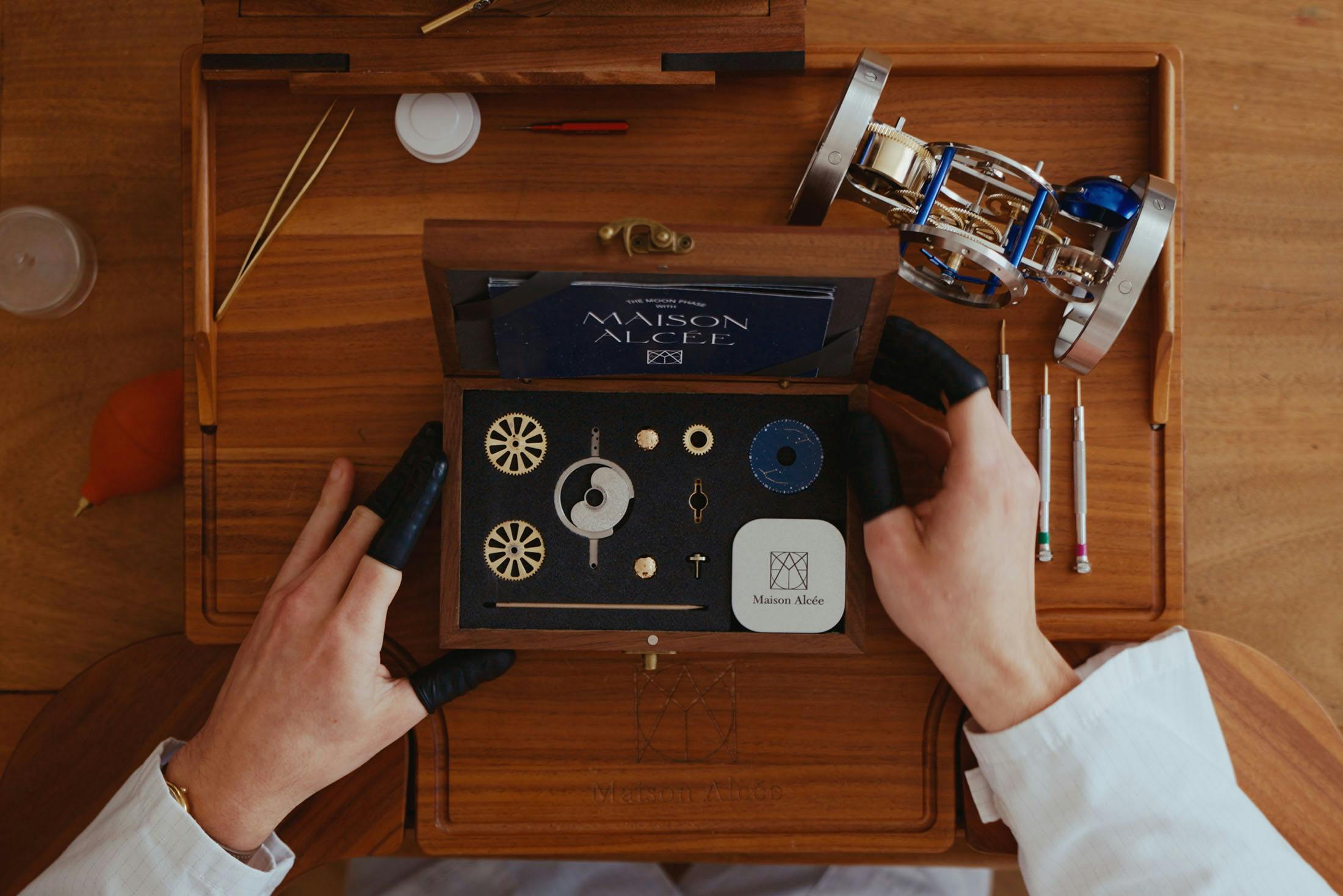 Maison Alcée Persée Moon Phase