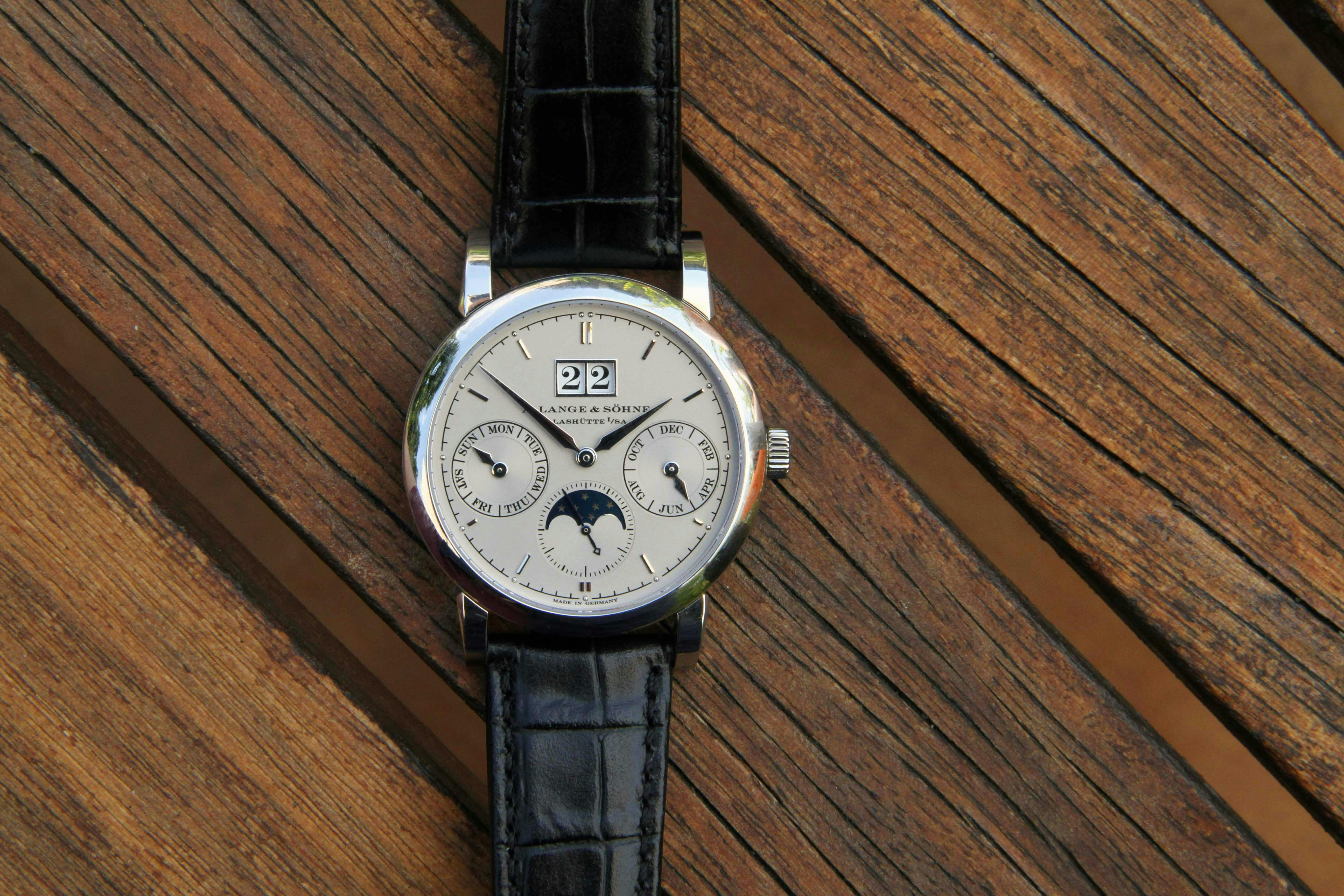 https://www.hodinkee.com/articles/the-a-lange-and-sohne-saxonia-annual-calendar-in-platinum