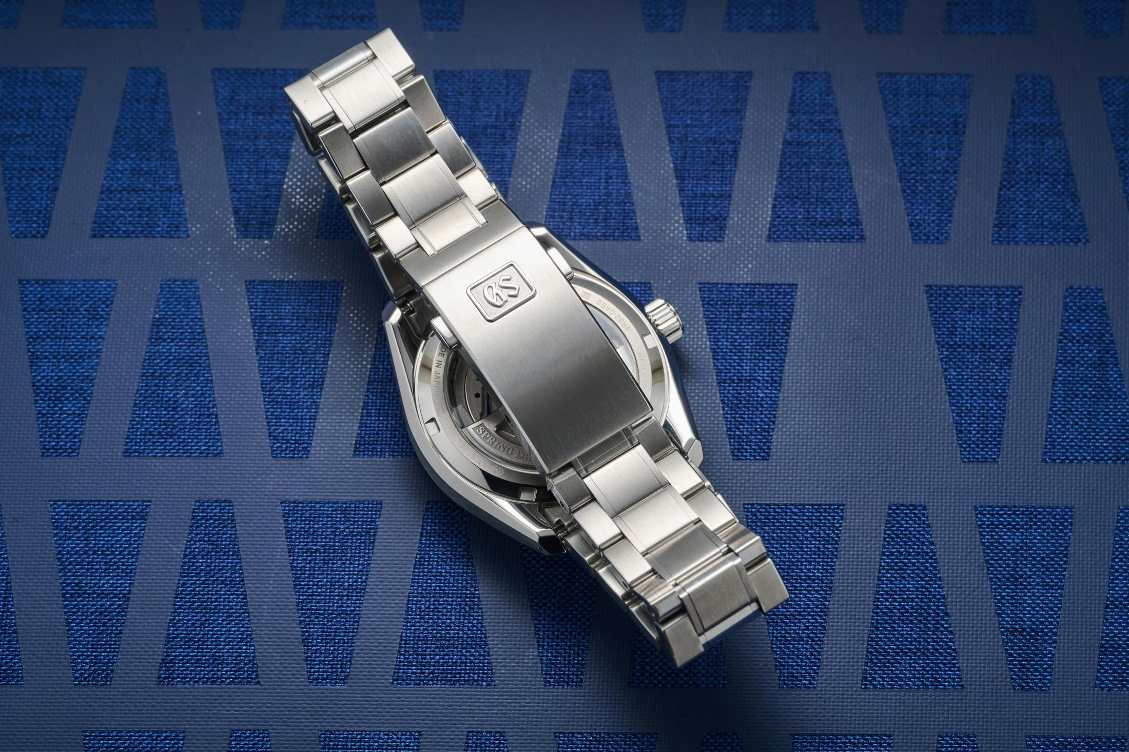 Tapering Bracelet Clasp Shot