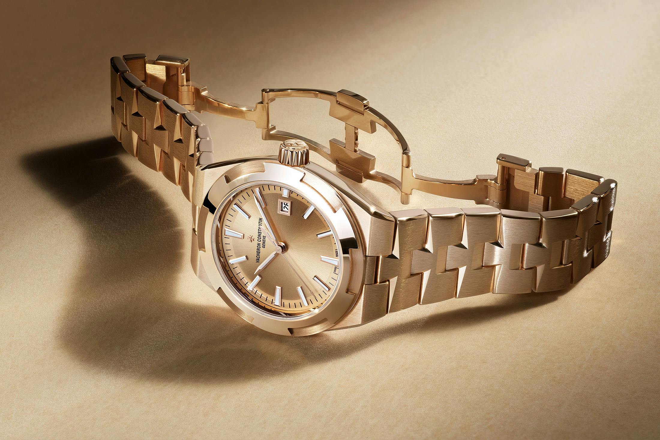 Overseas 34.5mm Pink Gold Lifestyle