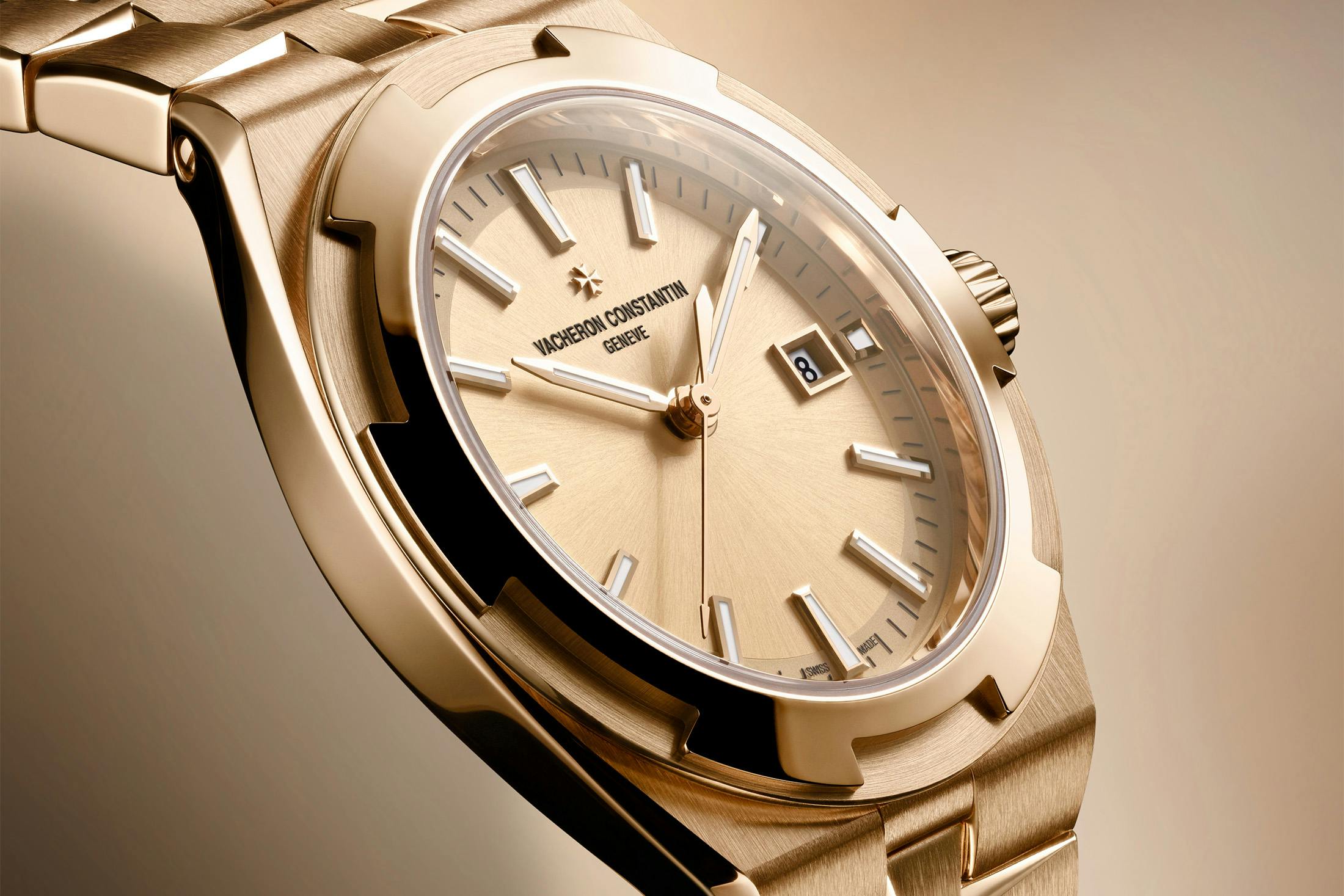 Gold Dial Macro of Overseas 34.5mm
