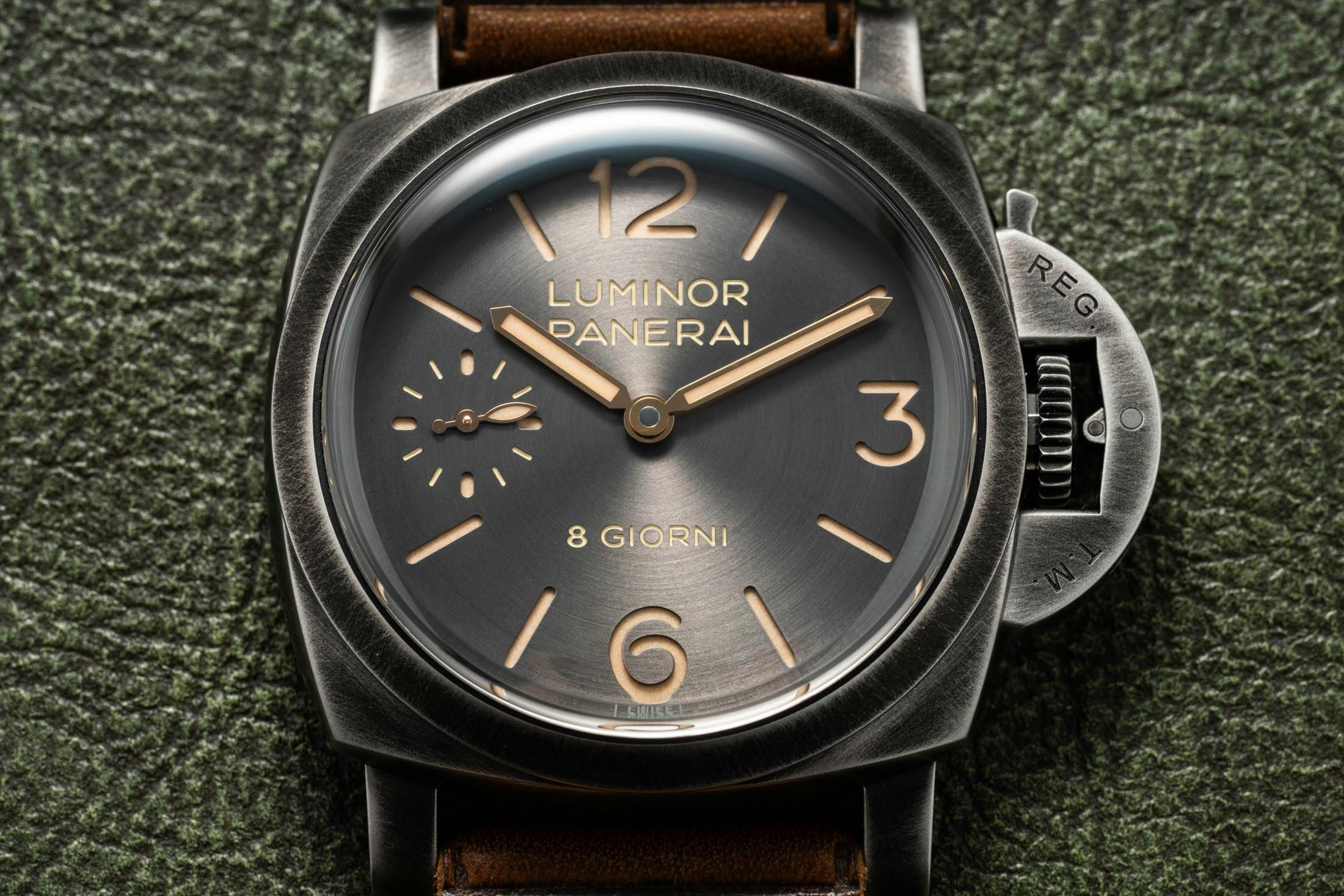 PAM07133 Dial Closeup, Straight Aligned