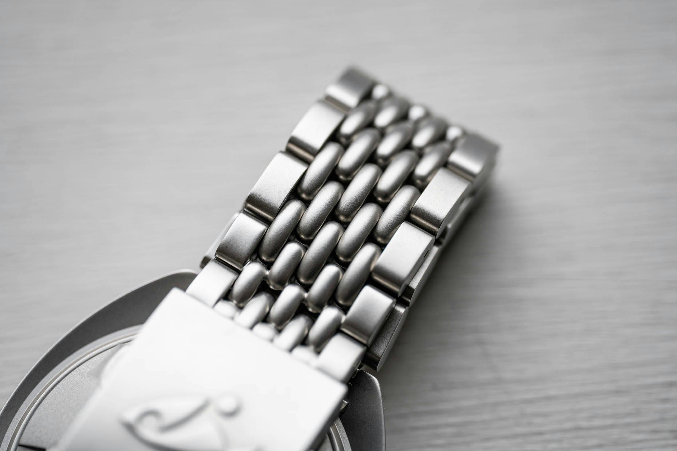 Doxa Sub 300 Frogger Sandblasted Bracelet Closeup