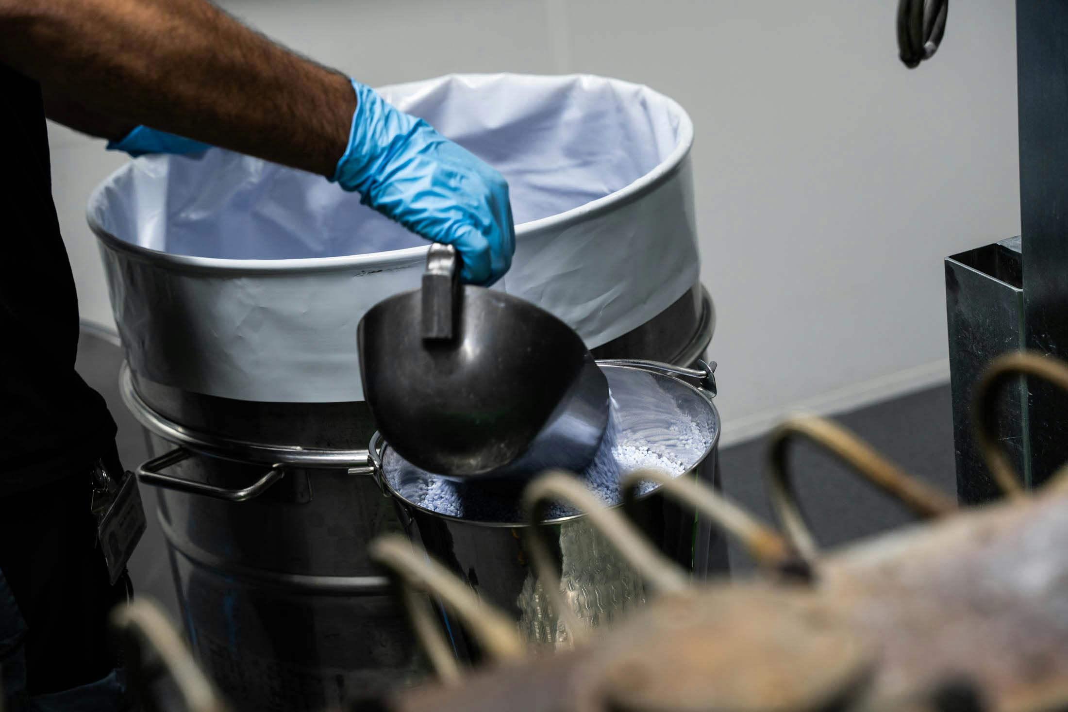 Mixing in composite pellets