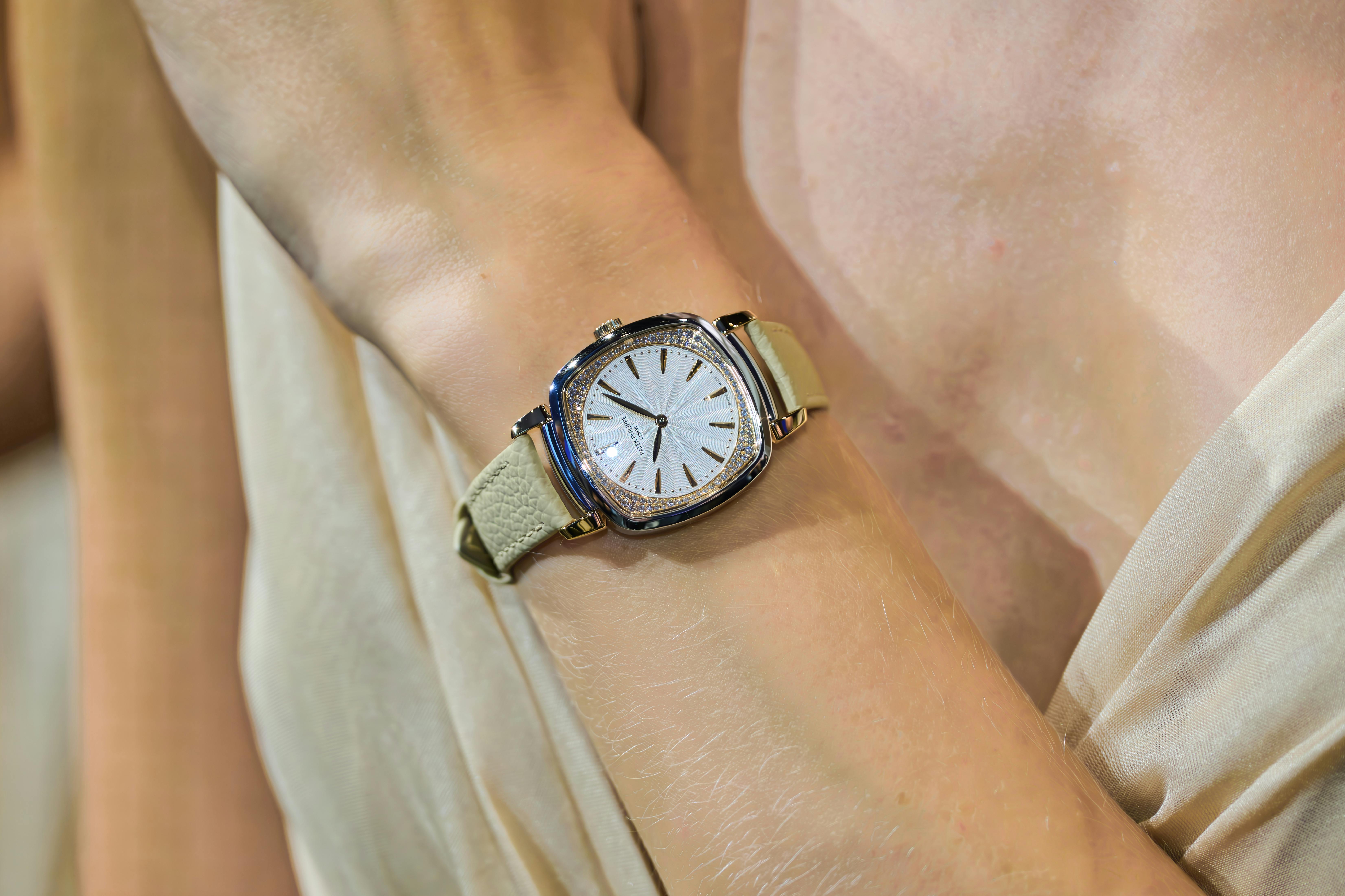 Patek Philippe Revisits The Ladies First With The New Gondolo