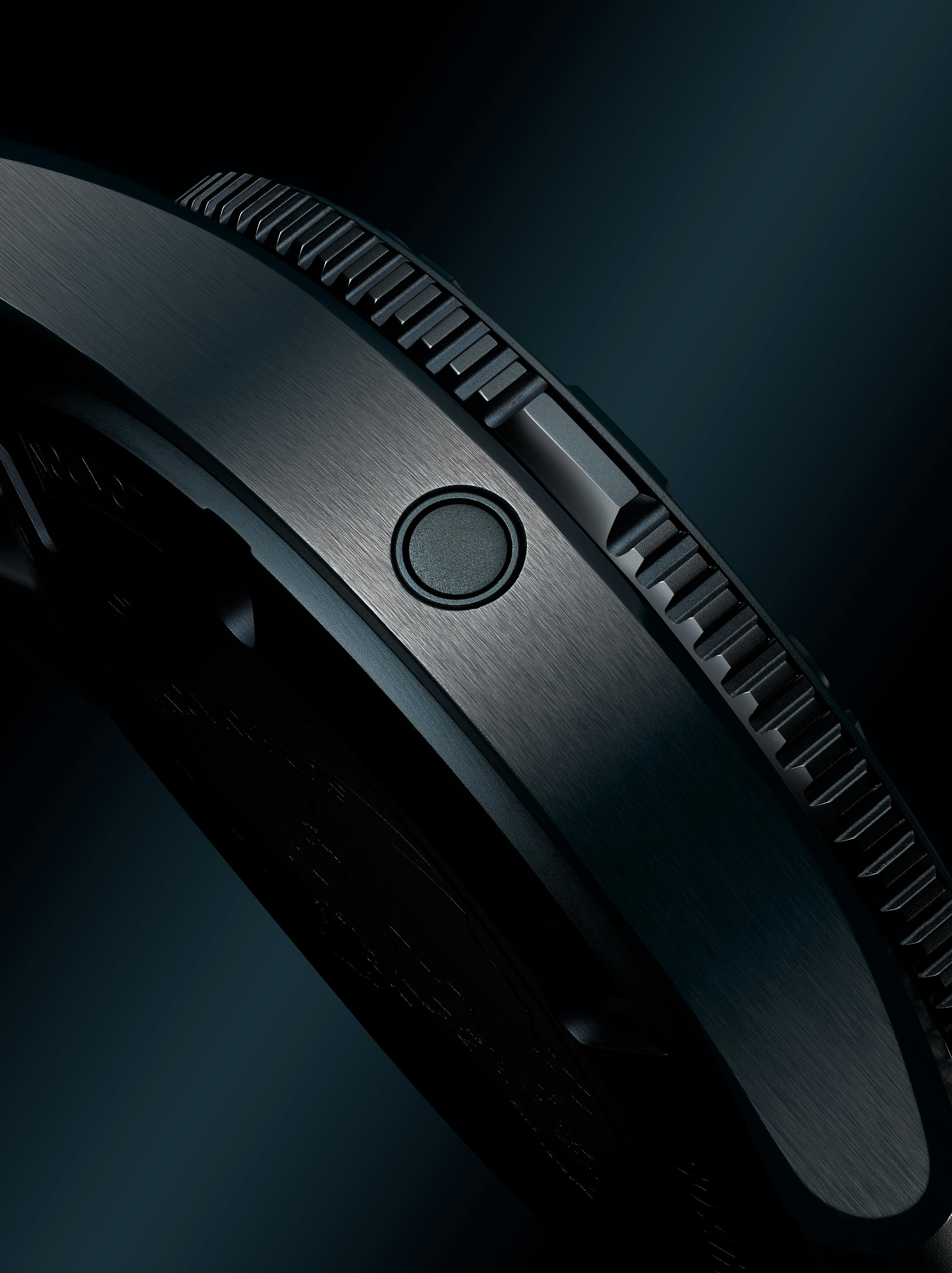 Bremont Supermarine Full Ceramic Deep Blue helium release valve