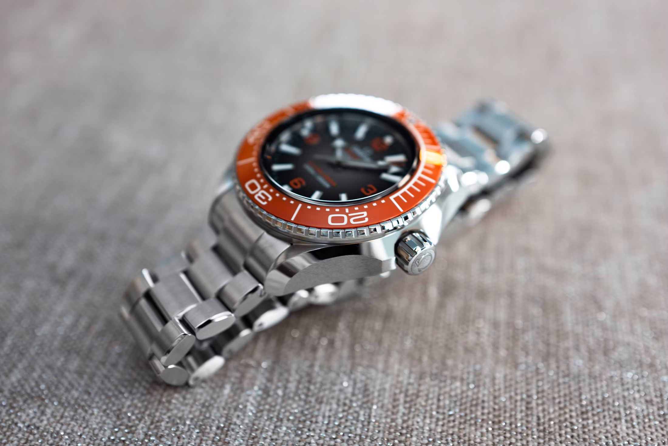 case and bracelet detial of the steel ultra deep