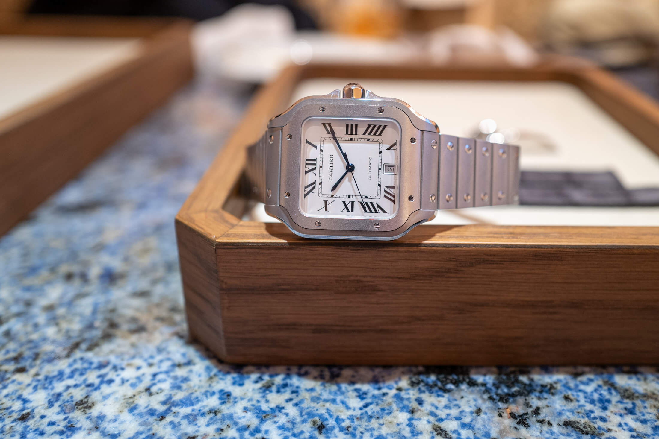 カルティエの新型チタニウム製サントス ドゥ カルティエを最速レビュー