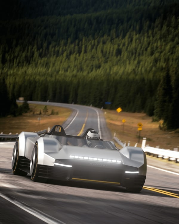 サーキットを走行するブルガリ アルミニウム ビジョン GTコンセプトカー