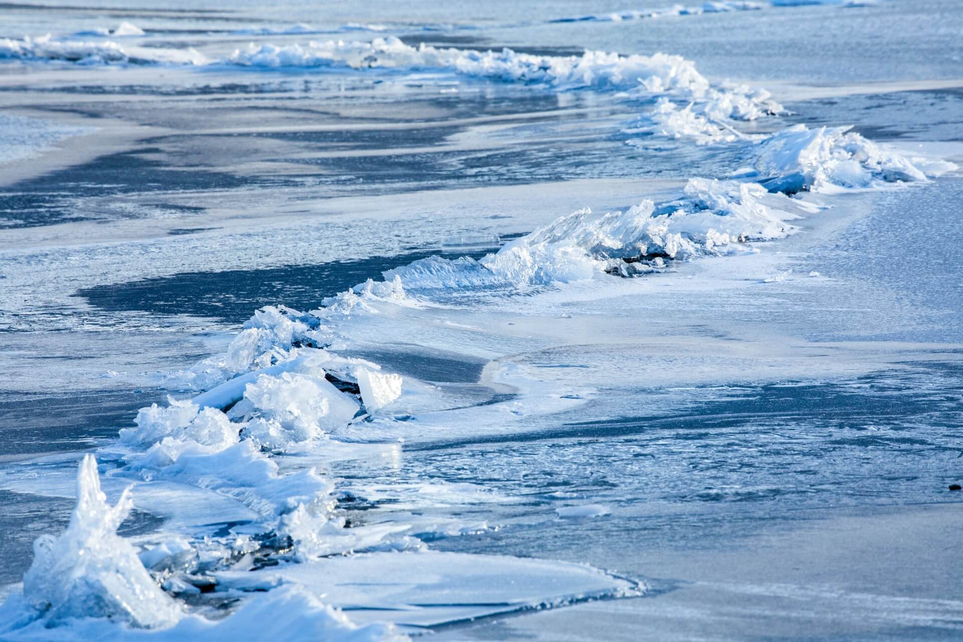 諏訪湖の御神渡り