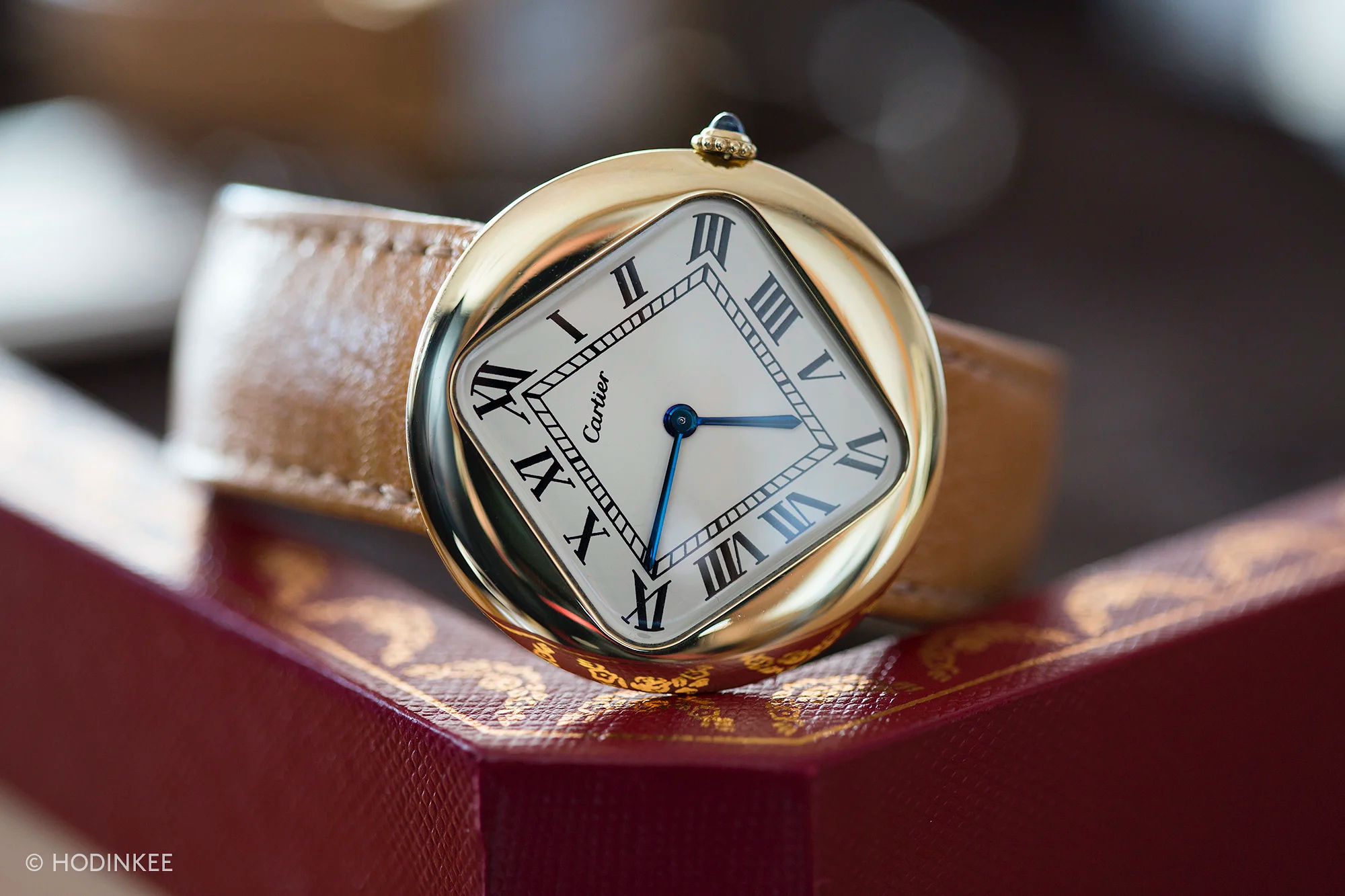 Cartier Ronde pebble