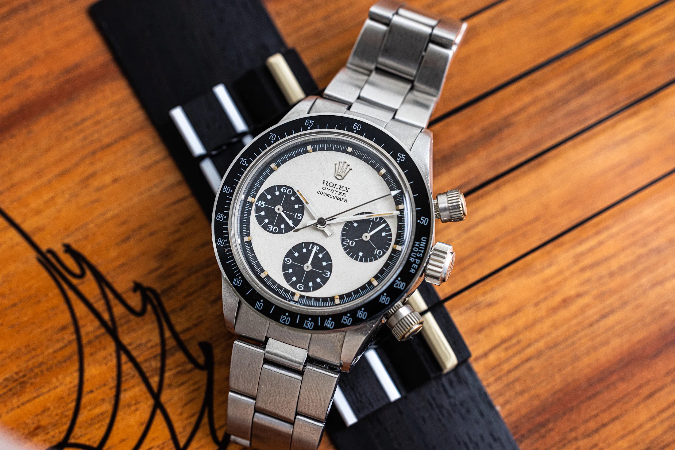 Rolex Daytona 6263 on a wooden surface