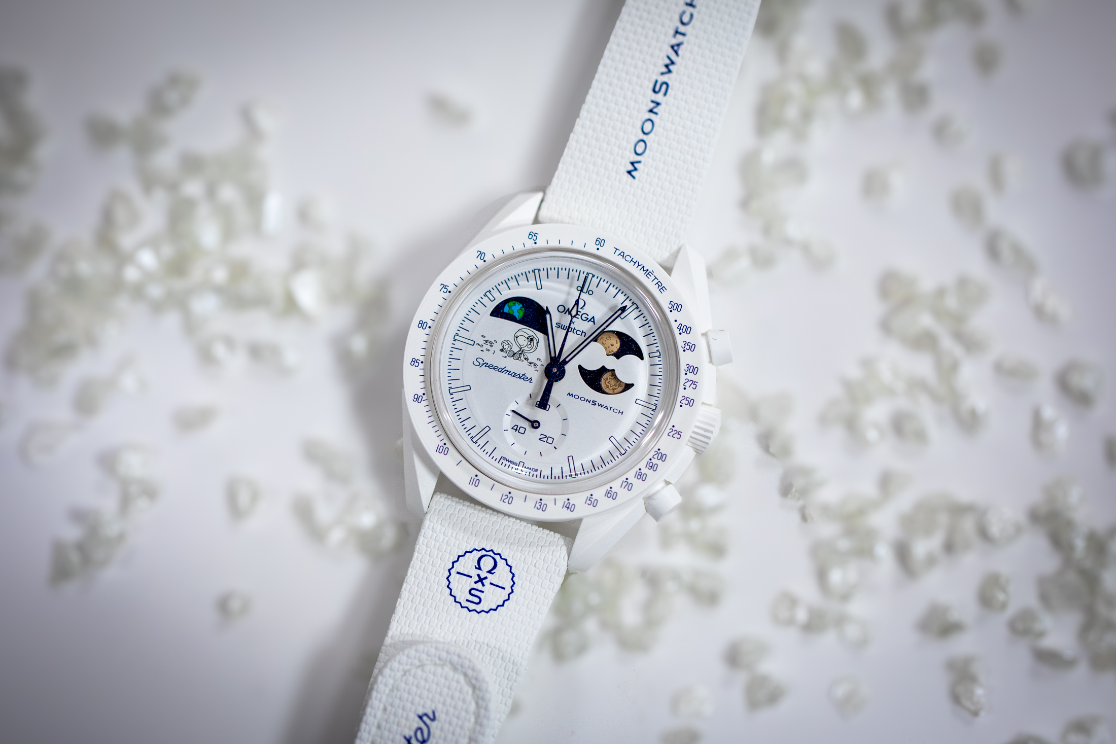 真っ白なオメガ×スウォッチ ムーンスウォッチのスヌーピー、ミッション