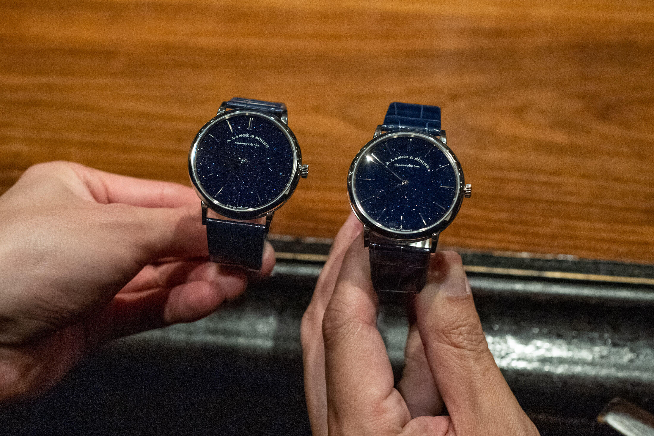 A.ランゲ&ゾーネ　サクソニア フラッハ ゴールドストーンの2本