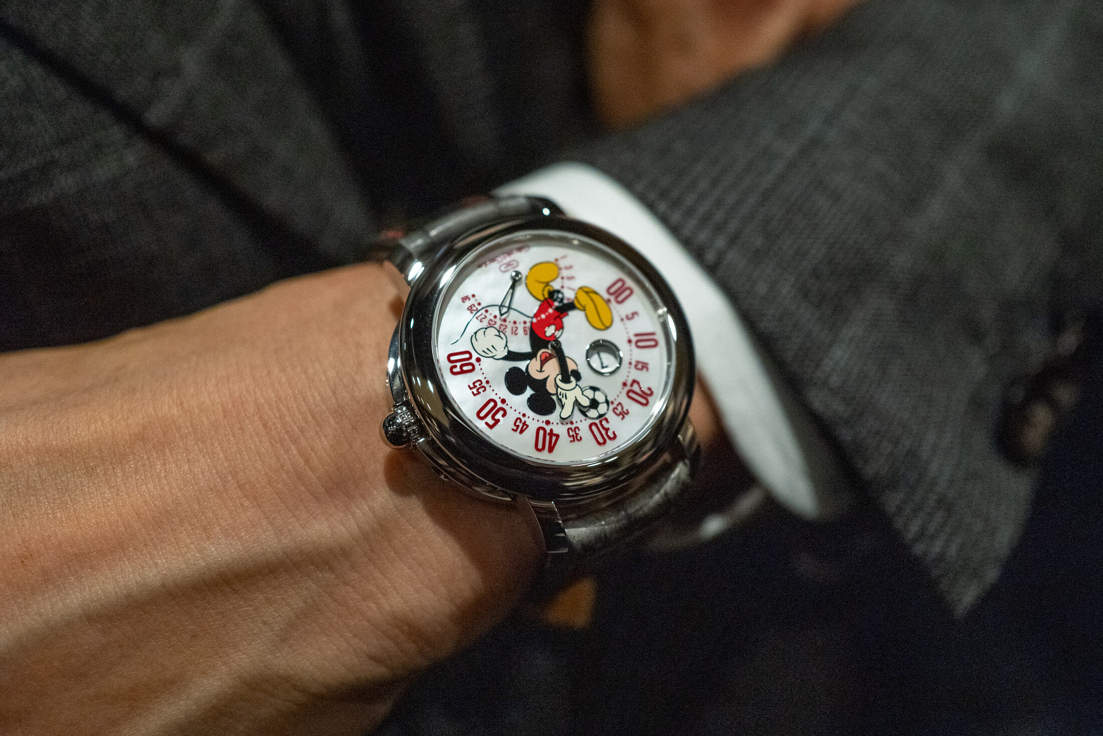 ジェラルド ジェンタ　アリーナ バイレトログラード プレイングフットボール ミッキーマウス ディズニー