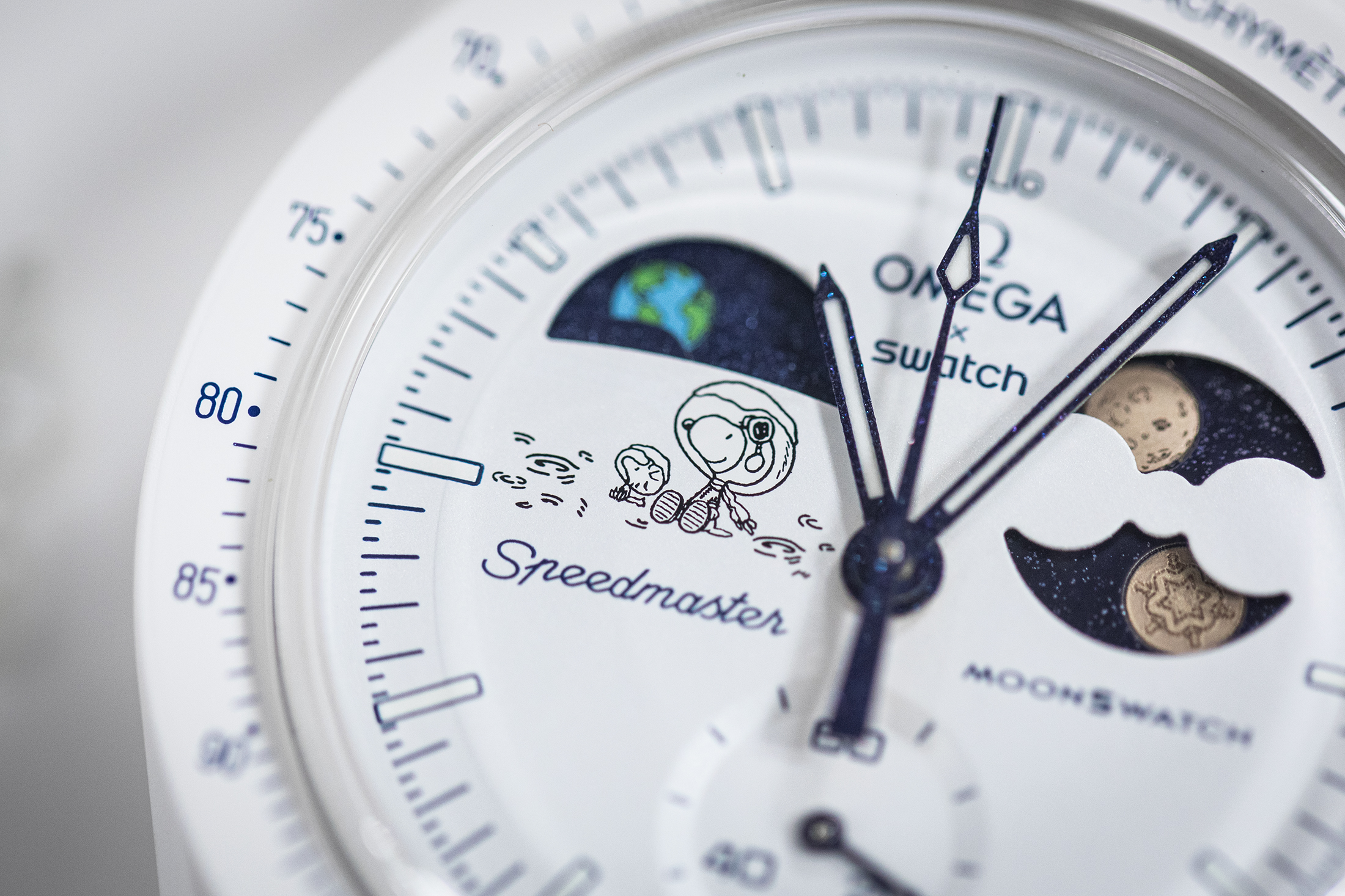 真っ白なオメガ×スウォッチ ムーンスウォッチのスヌーピー、ミッション