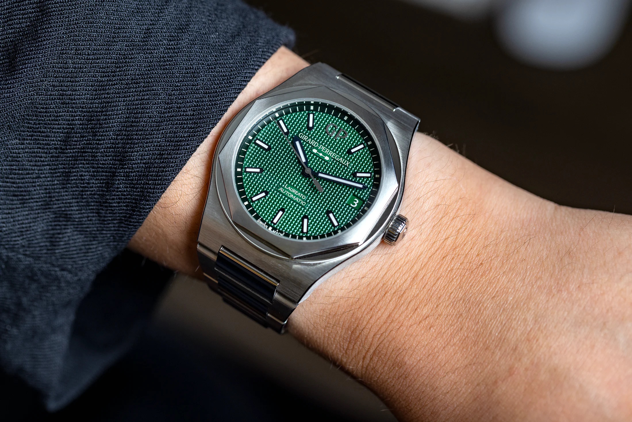 Hands-On: ジラール・ペルゴ 新作ロレアート 42mmを70年代マニアが実機レビュー - Hodinkee Japan （ホディンキー 日本版）