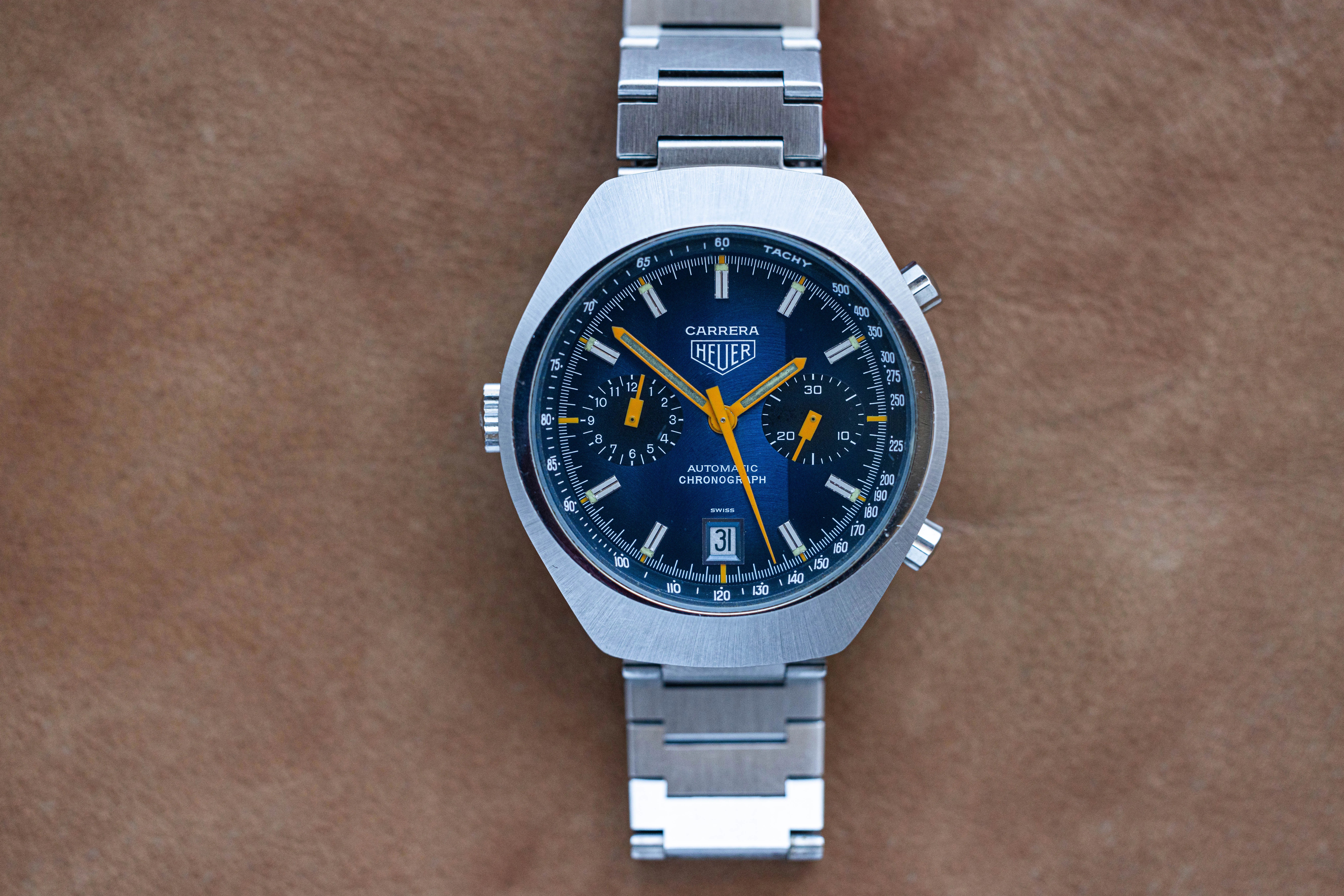 110.573B barrel case carrera watch